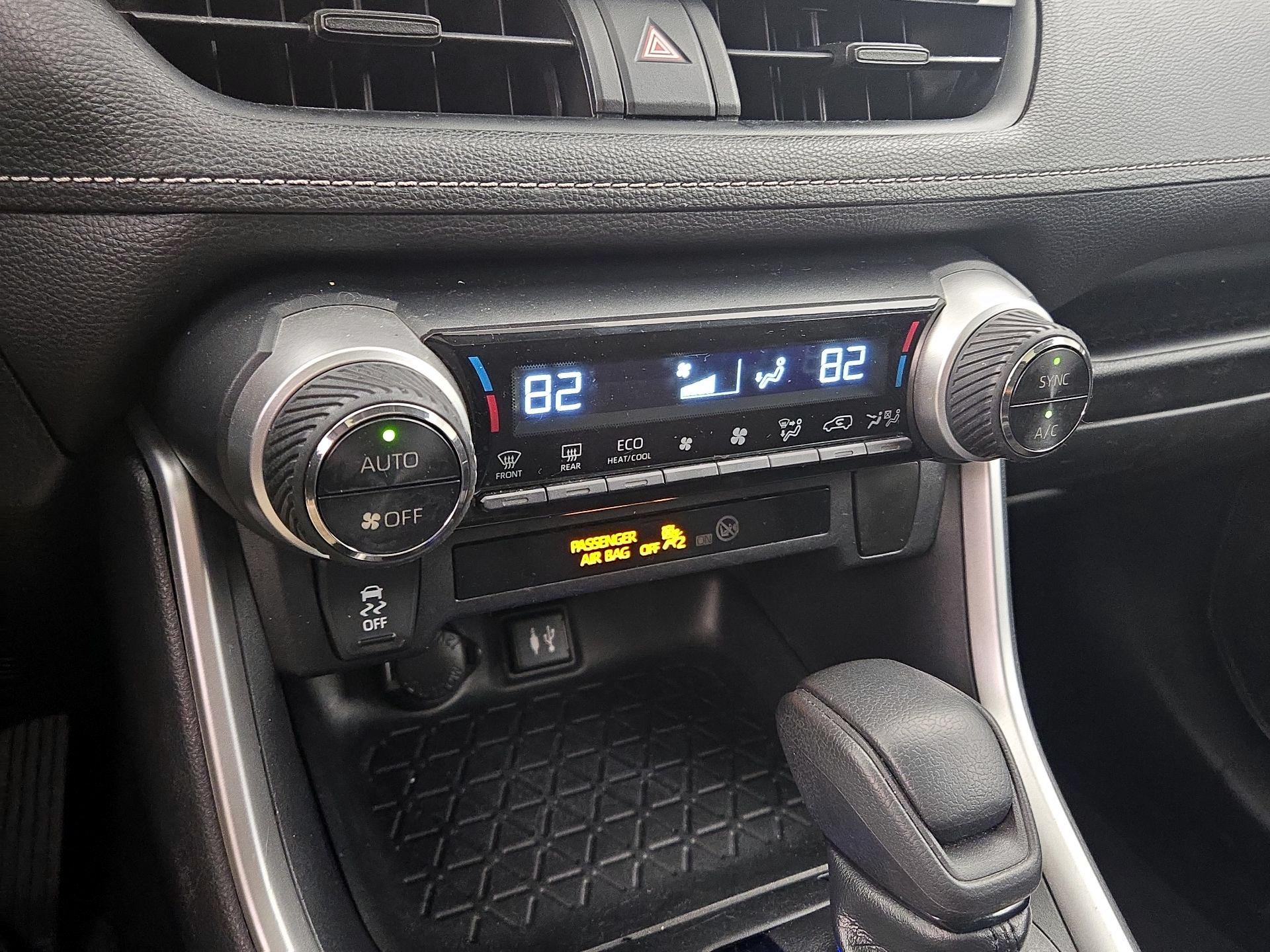 Thumbnail: 2019 Toyota RAV4 - 16