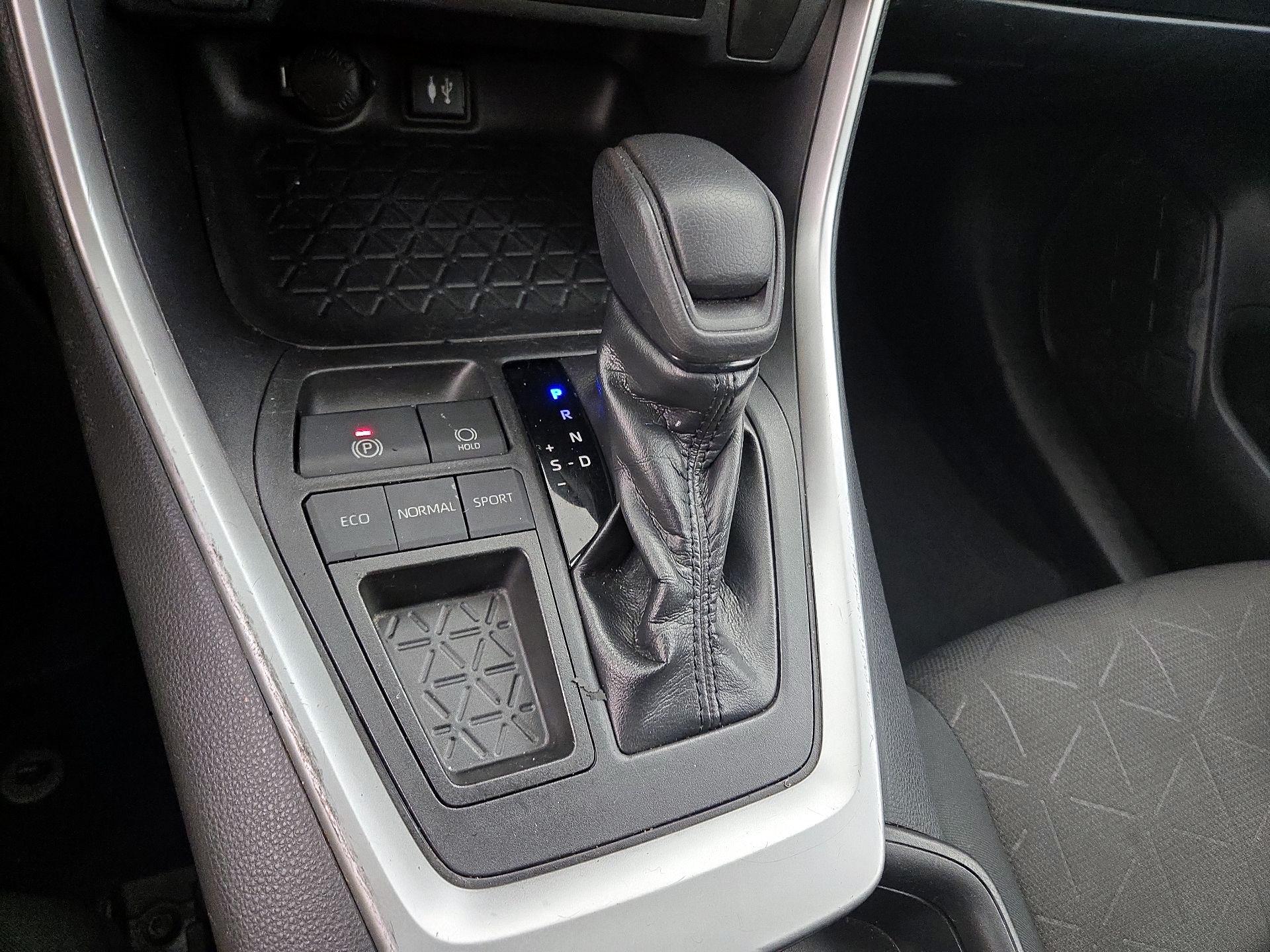 Thumbnail: 2019 Toyota RAV4 - 17