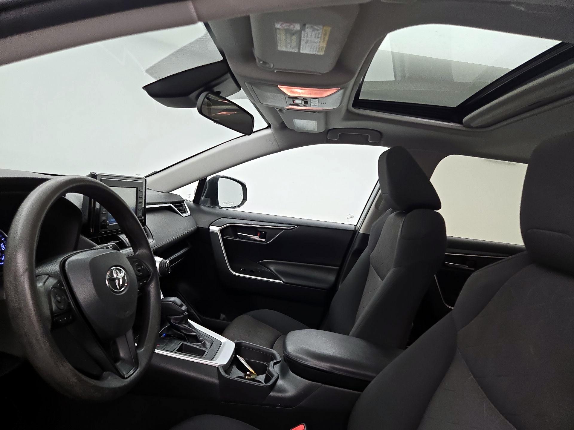 Thumbnail: 2019 Toyota RAV4 - 19