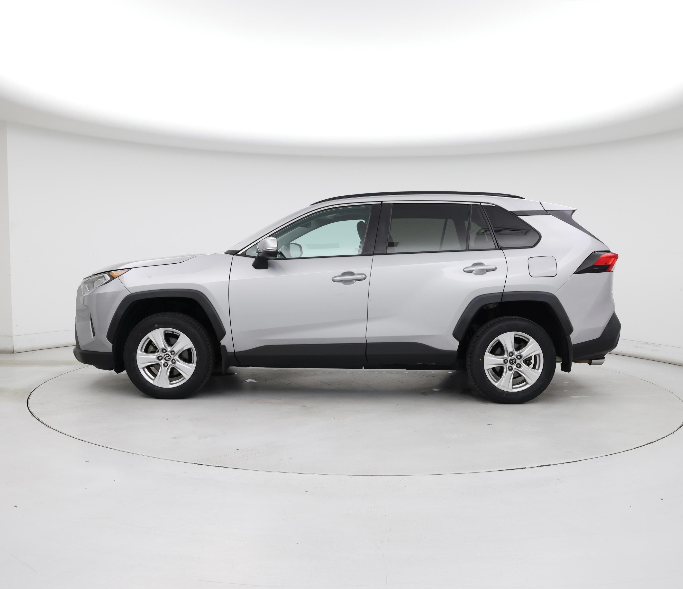 Thumbnail: 2019 Toyota RAV4 - 3