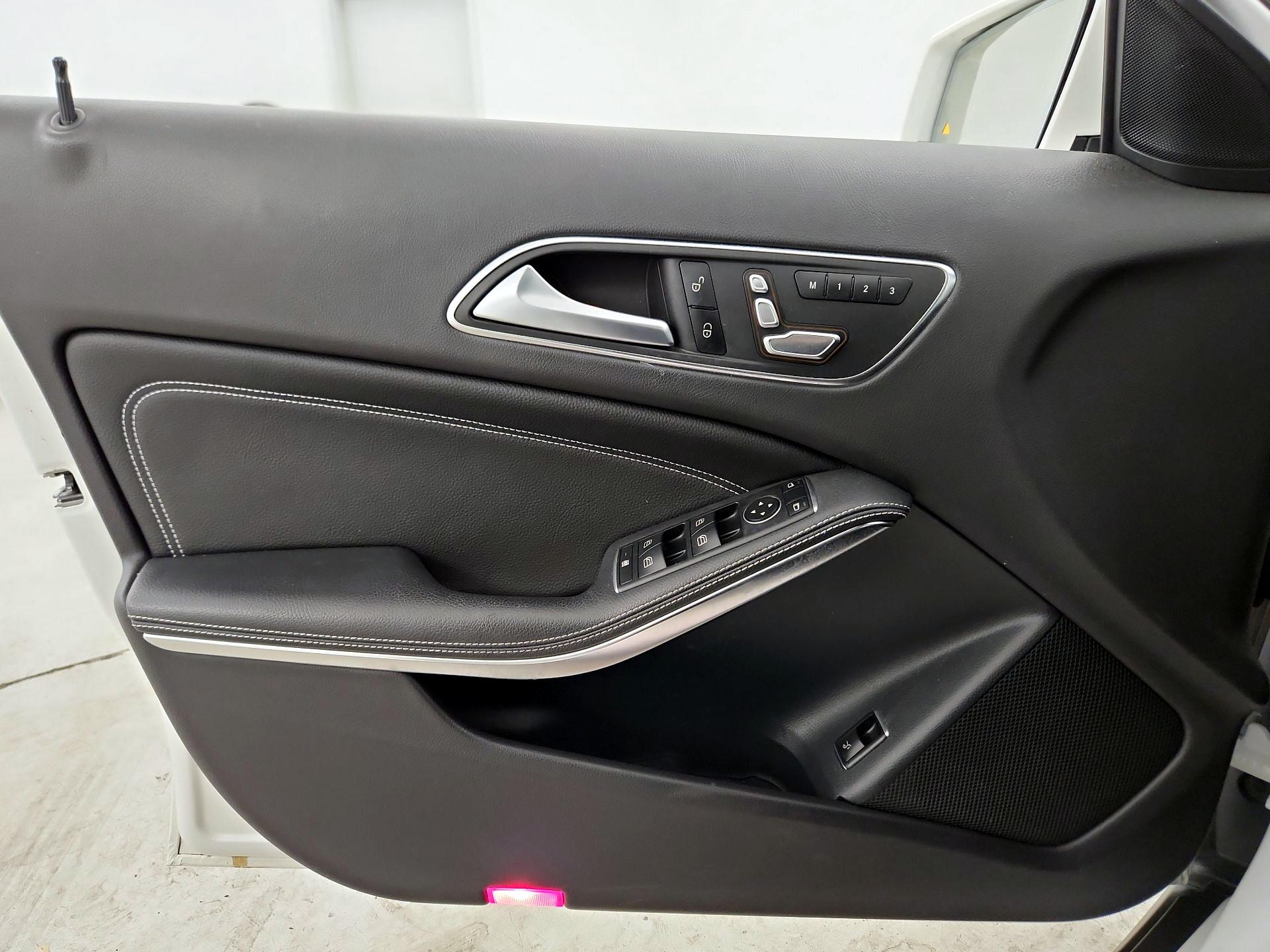 Thumbnail: 2019 Mercedes-Benz GLA - 12