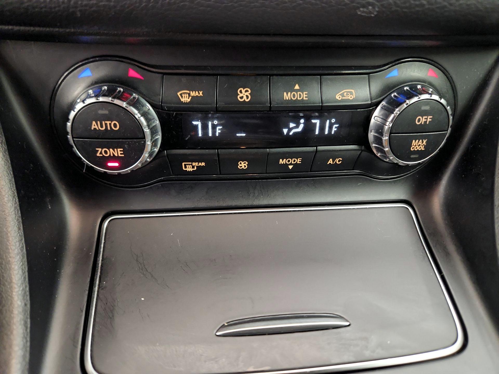 Thumbnail: 2019 Mercedes-Benz GLA - 16