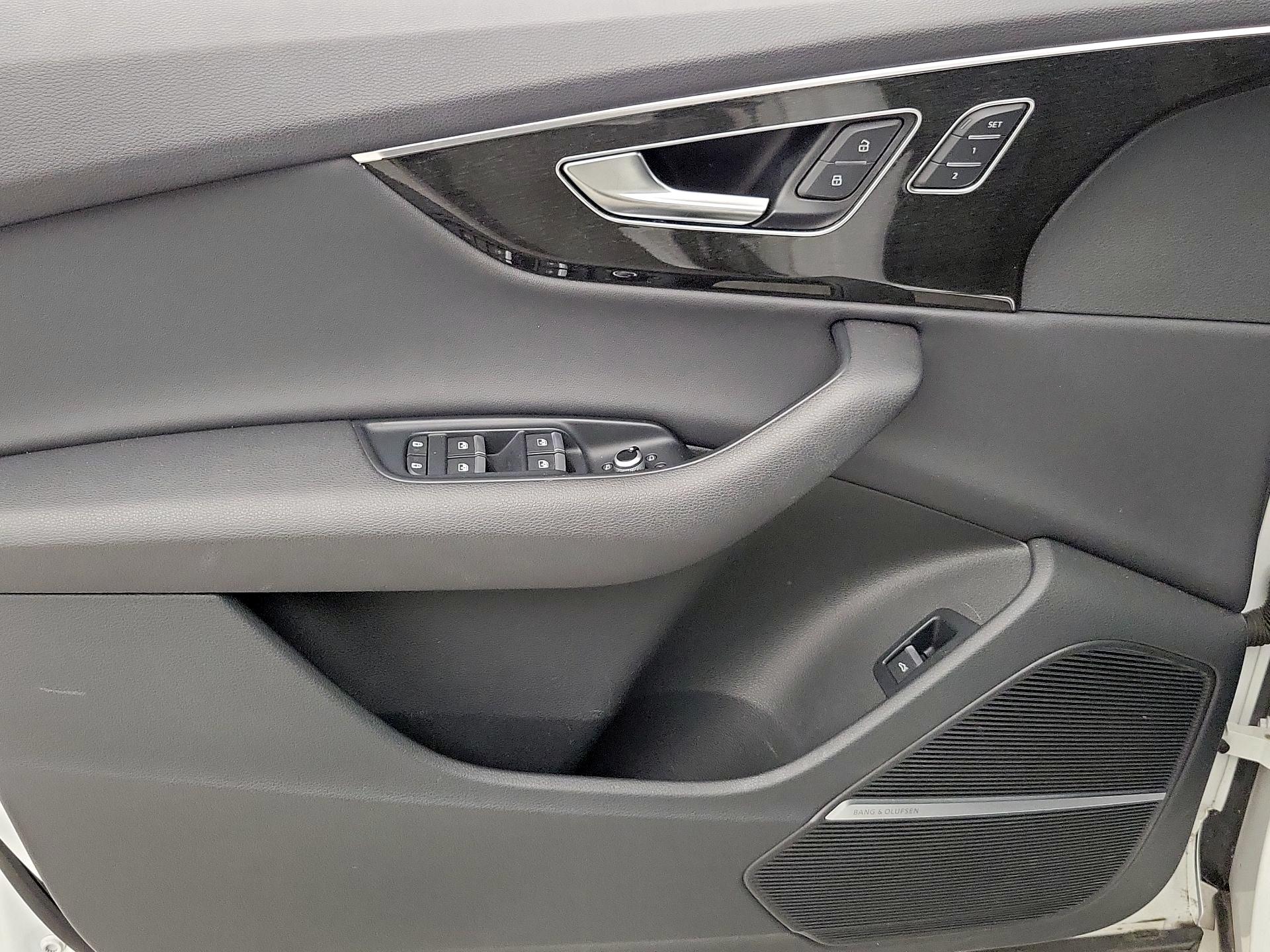 Thumbnail: 2022 Audi Q7 - 12