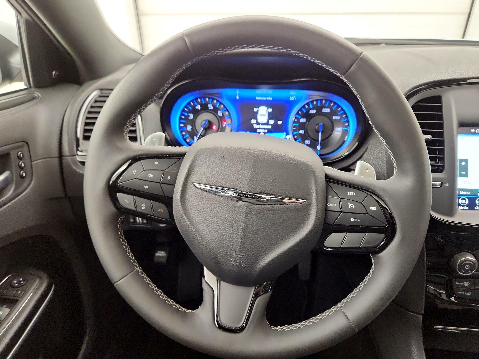 Thumbnail: 2023 Chrysler 300 - 10