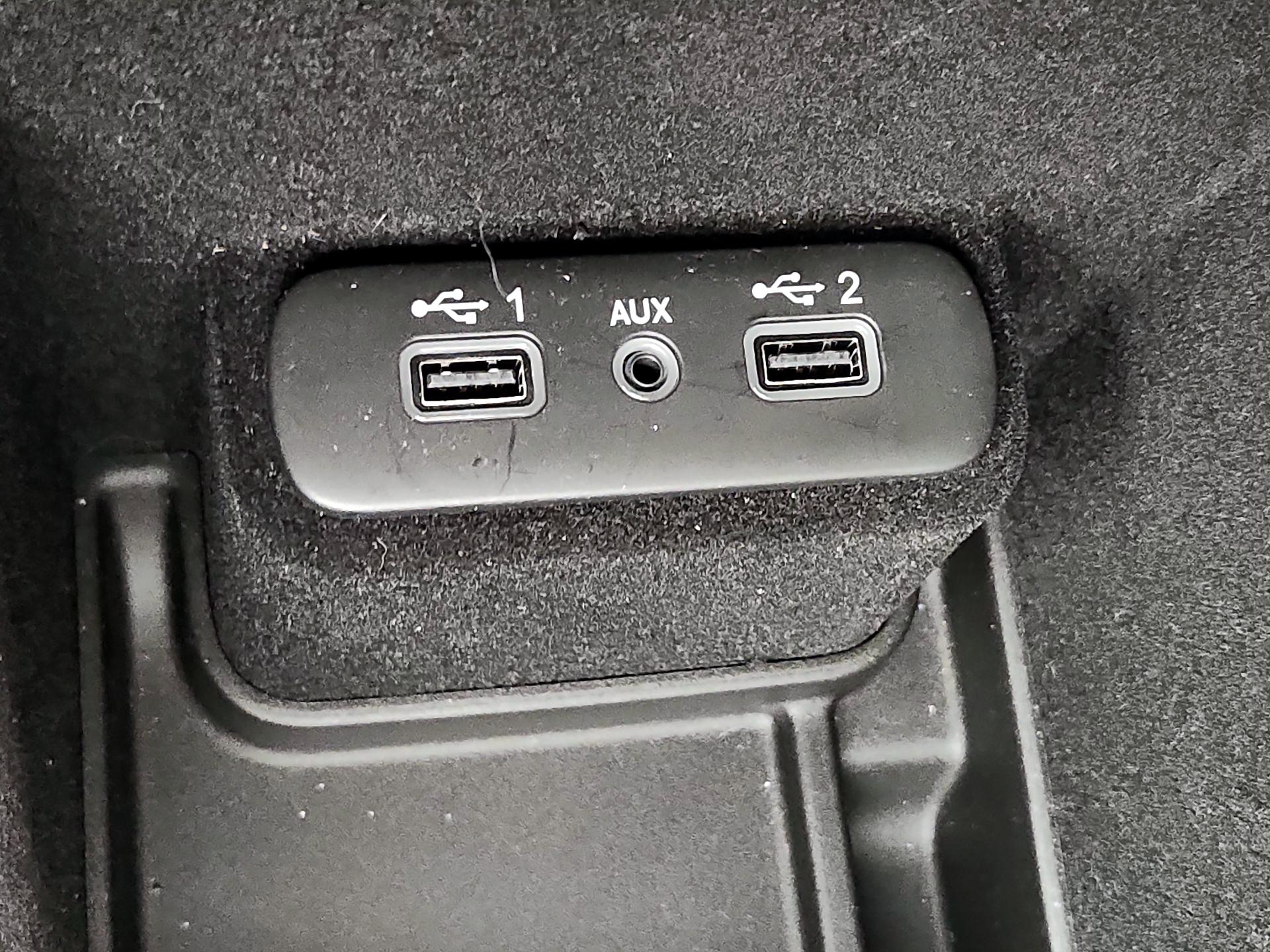 Thumbnail: 2023 Chrysler 300 - 19