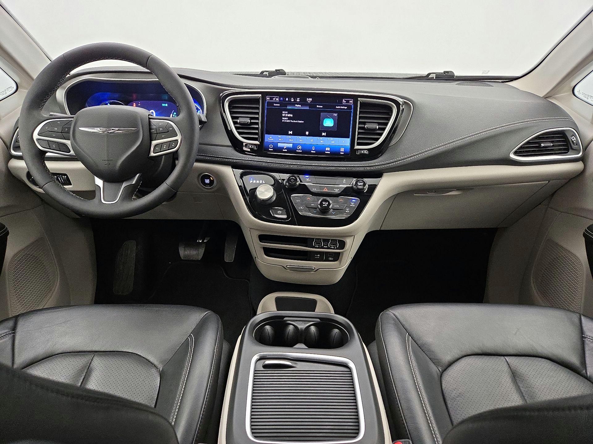 Thumbnail: 2022 Chrysler Pacifica - 9