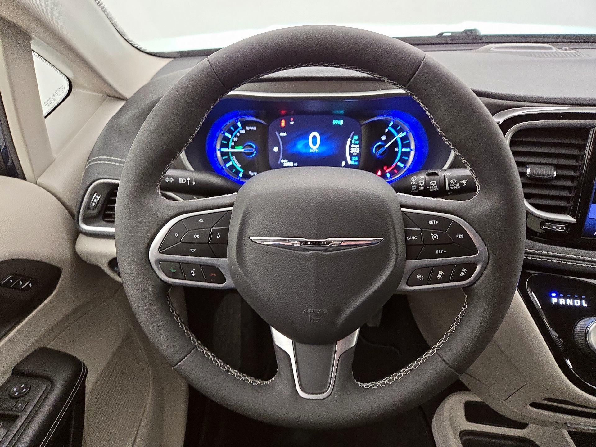 Thumbnail: 2022 Chrysler Pacifica - 10