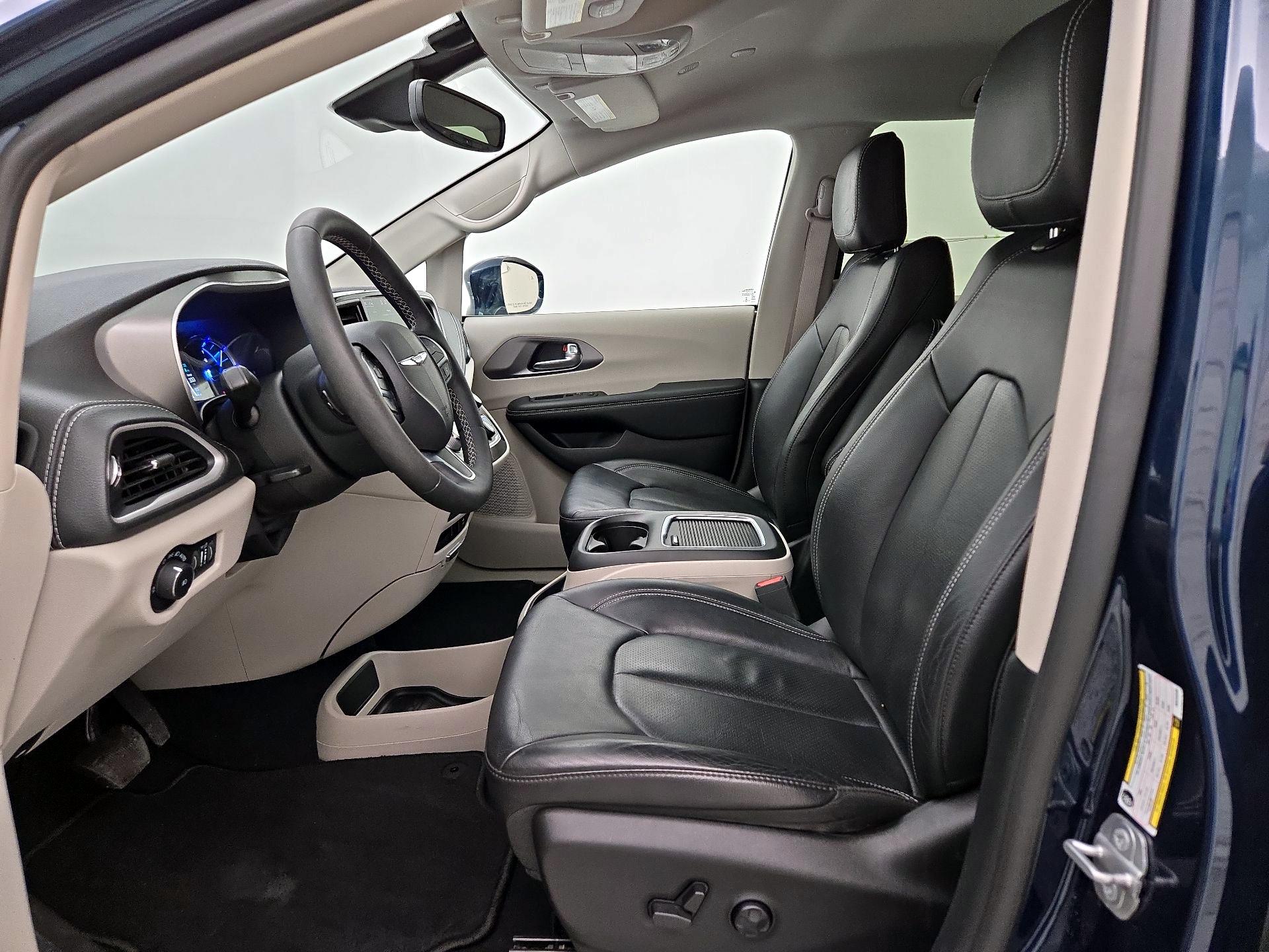 Thumbnail: 2022 Chrysler Pacifica - 11