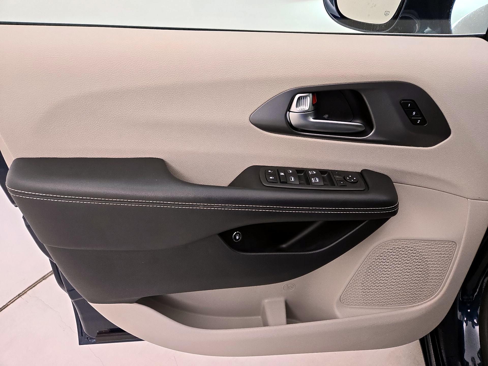 Thumbnail: 2022 Chrysler Pacifica - 12