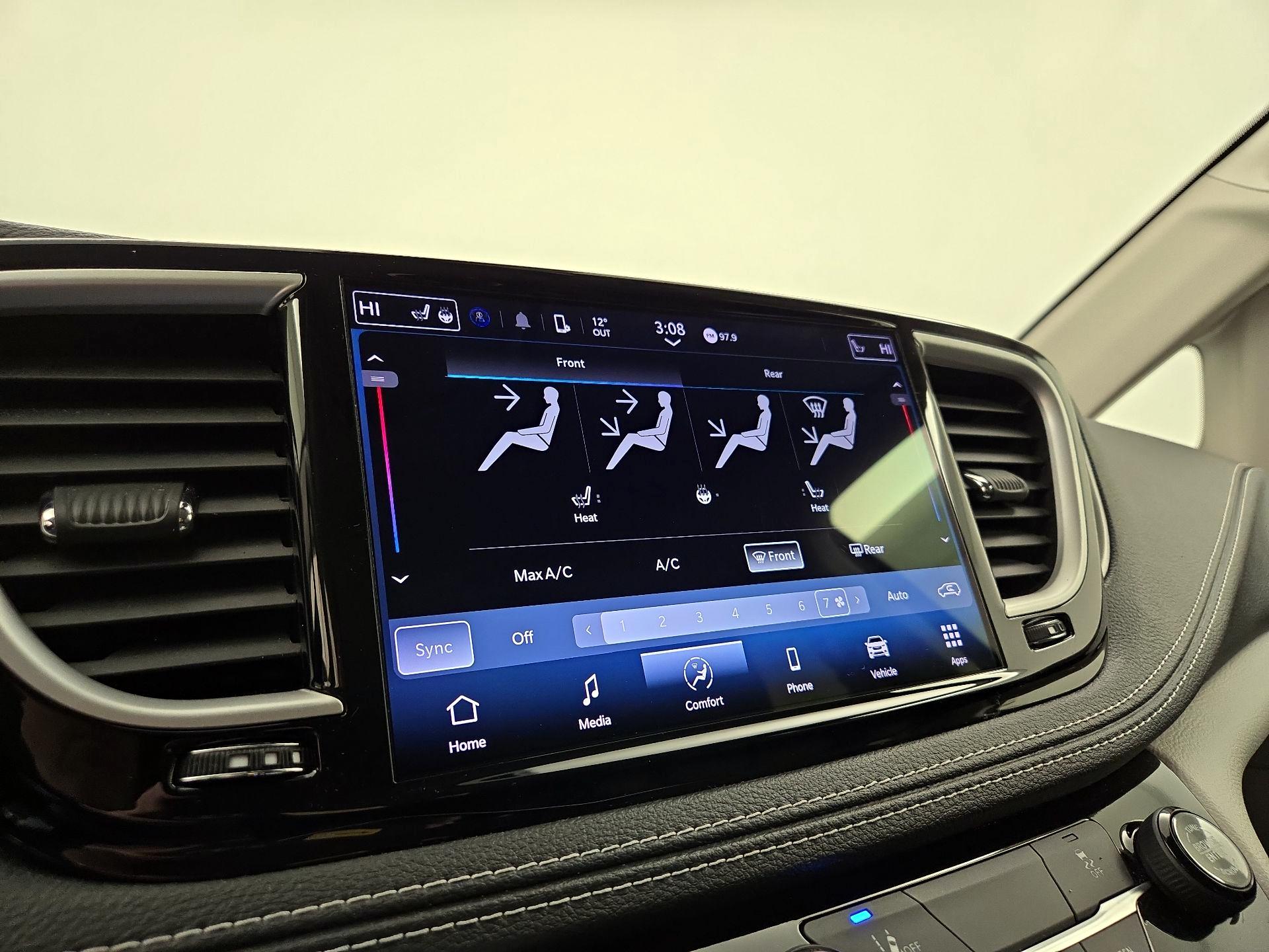 Thumbnail: 2022 Chrysler Pacifica - 16