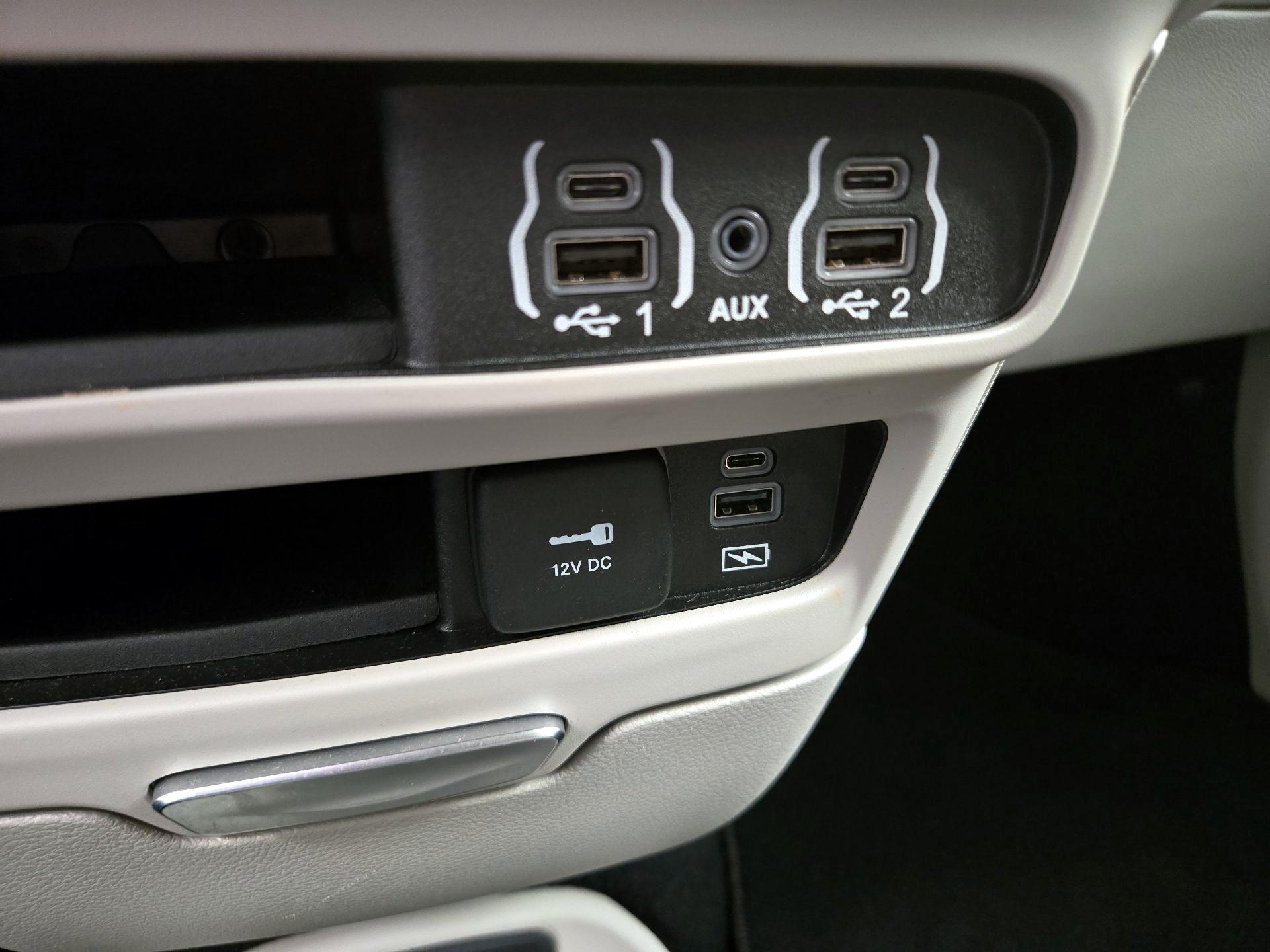 Thumbnail: 2022 Chrysler Pacifica - 18