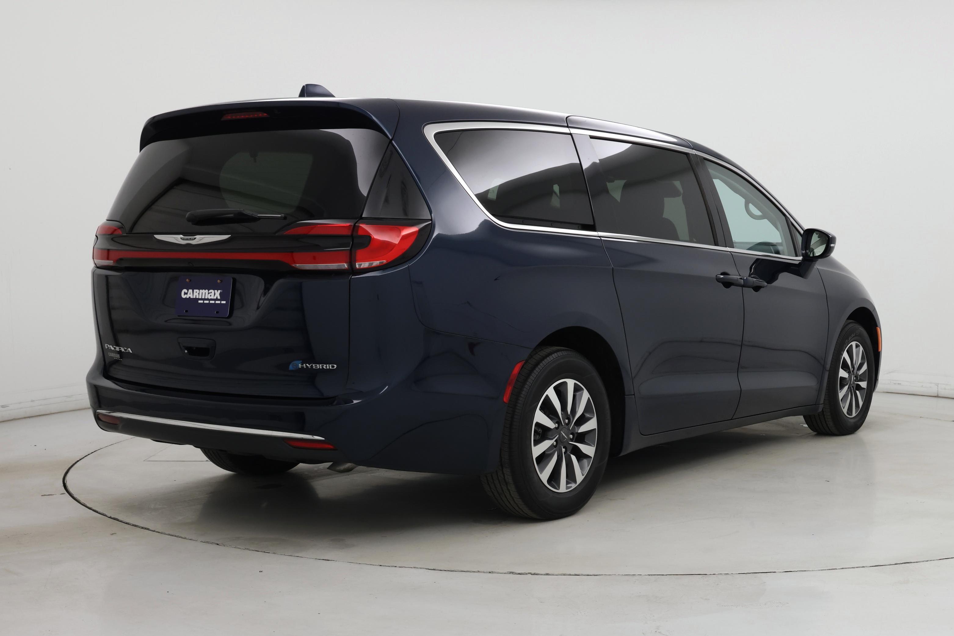 Thumbnail: 2022 Chrysler Pacifica - 8