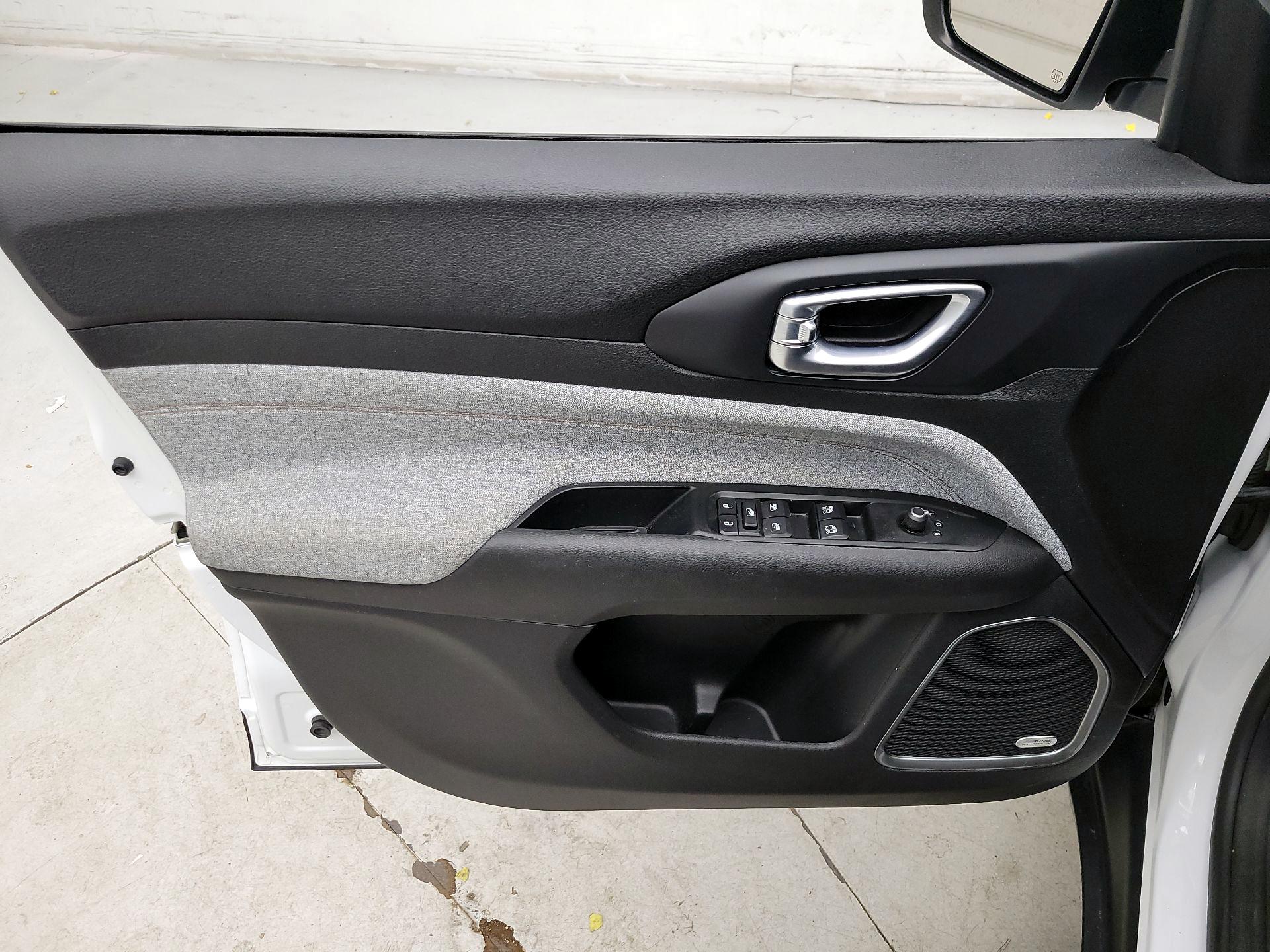 Thumbnail: 2022 Jeep Compass - 12