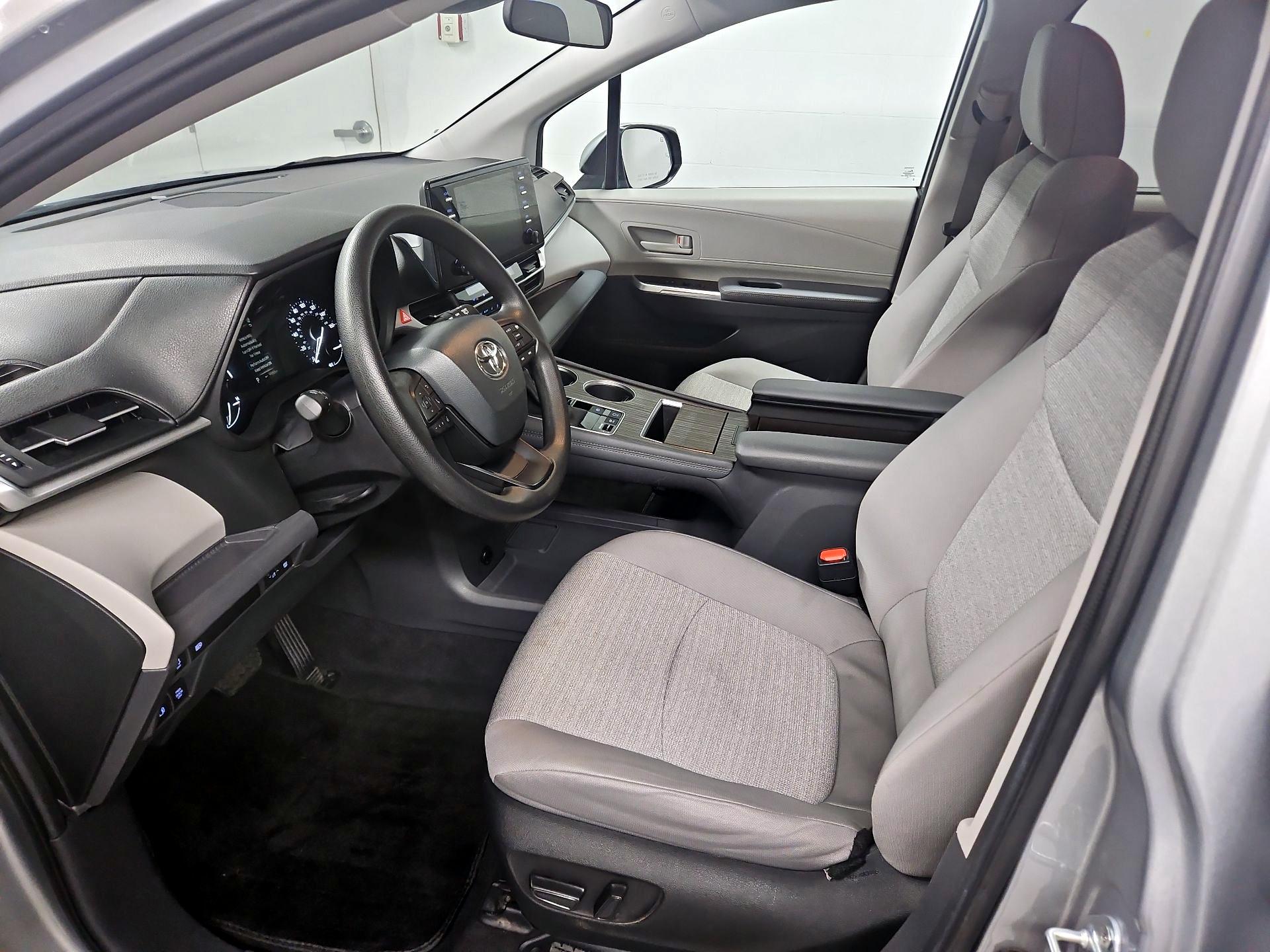 Thumbnail: 2024 Toyota Sienna - 11