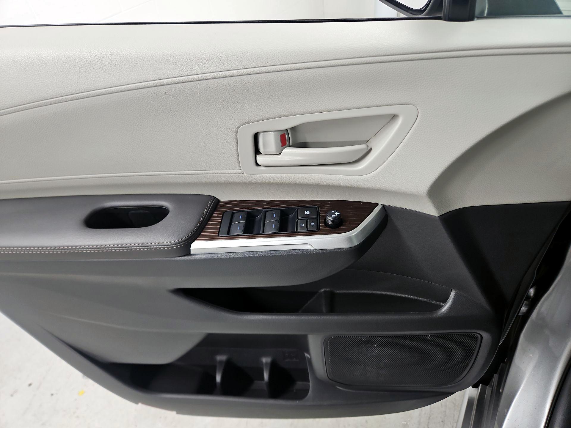 Thumbnail: 2024 Toyota Sienna - 12