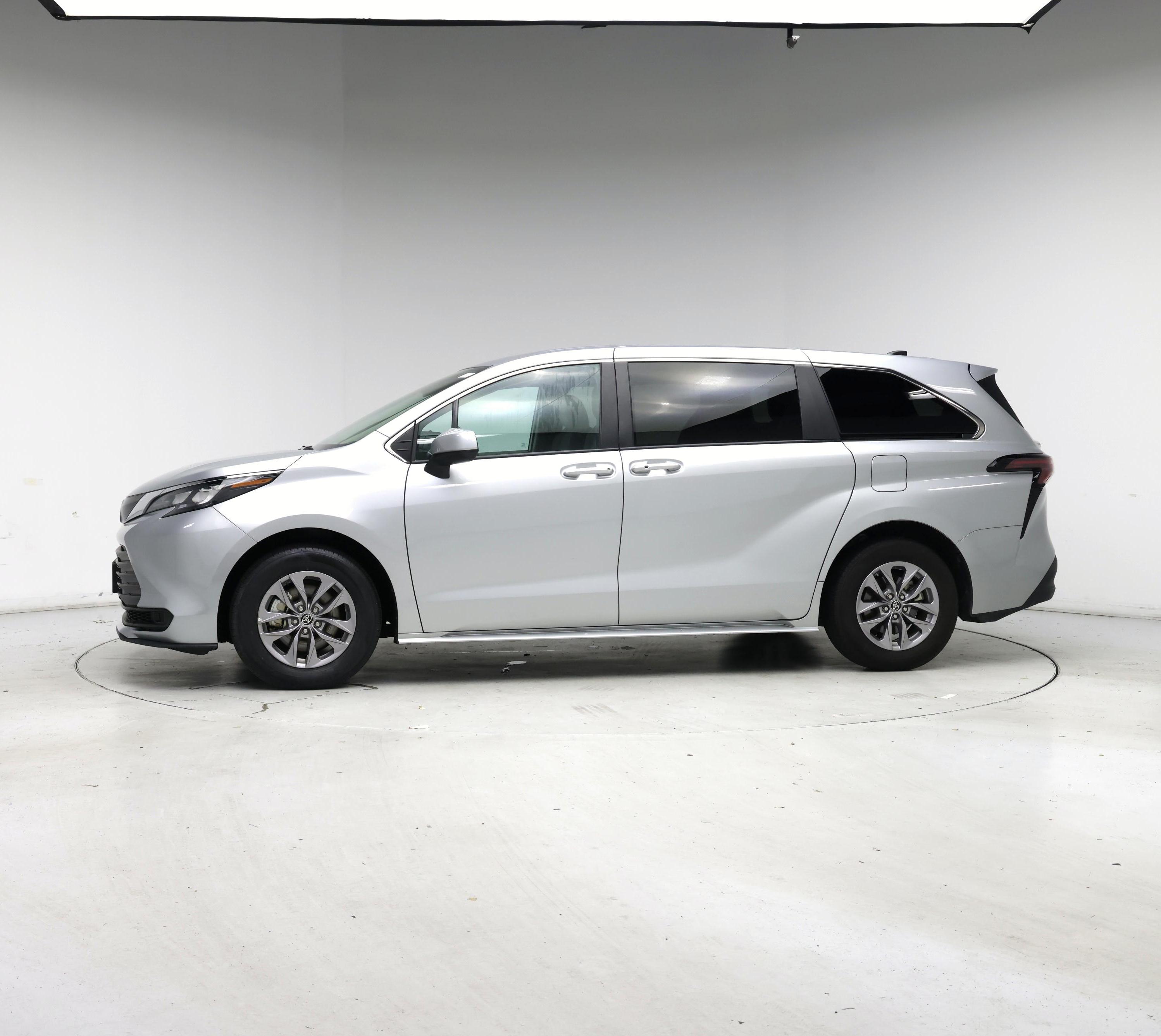 Thumbnail: 2024 Toyota Sienna - 3