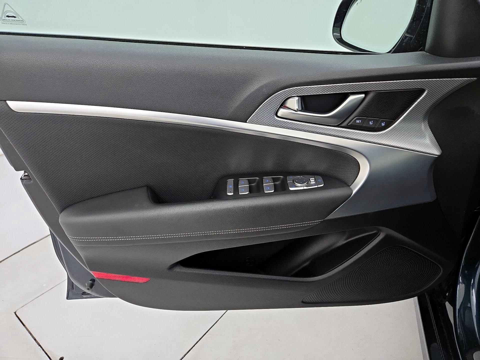 Thumbnail: 2022 Genesis G70 - 12