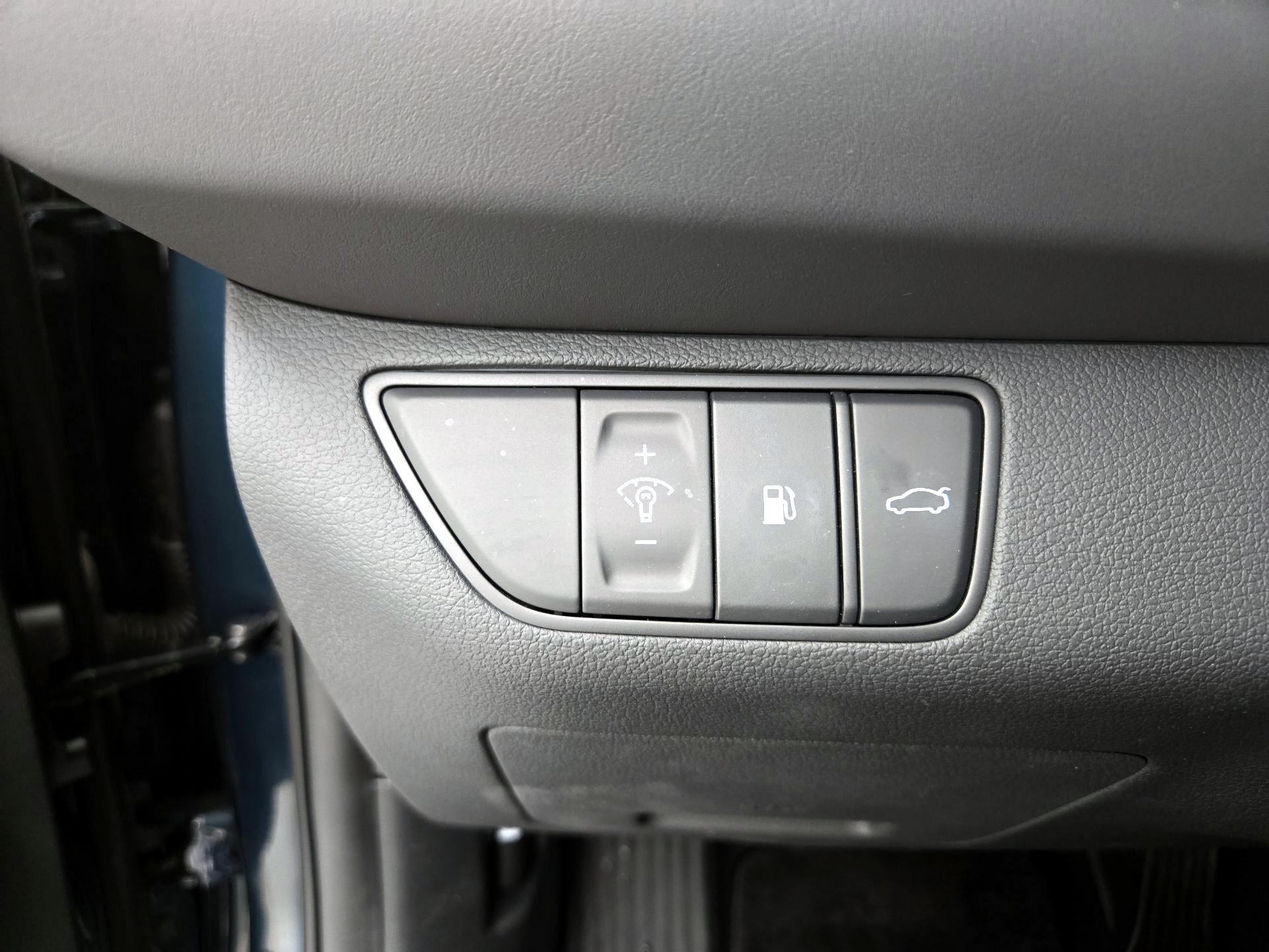 Thumbnail: 2022 Genesis G70 - 13