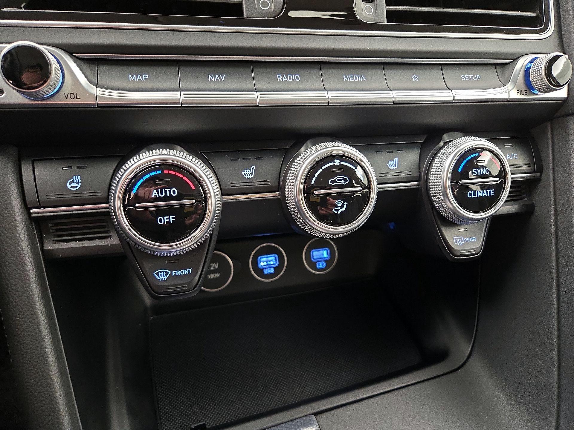 Thumbnail: 2022 Genesis G70 - 17