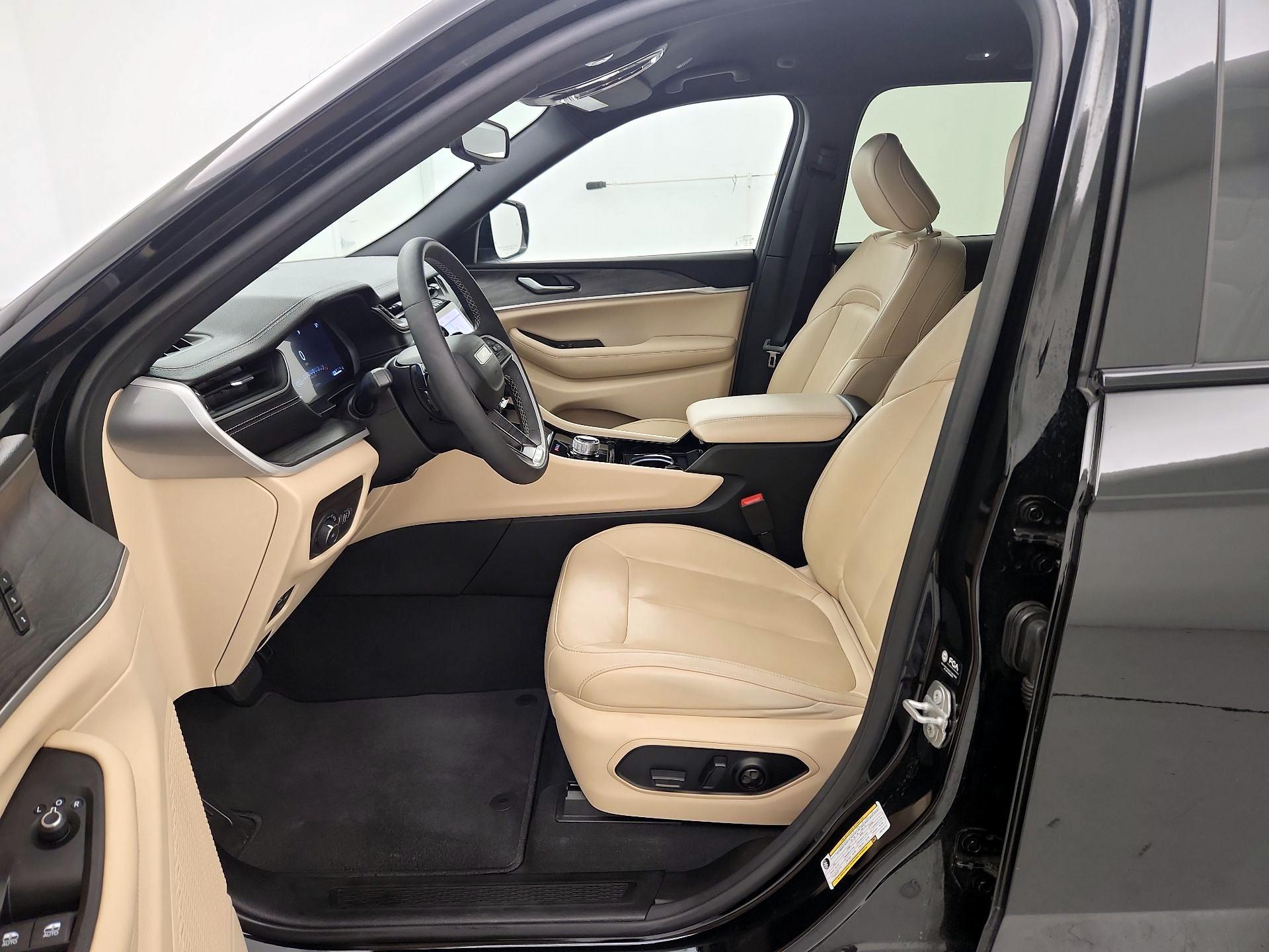 Thumbnail: 2023 Jeep Grand Cherokee - 11