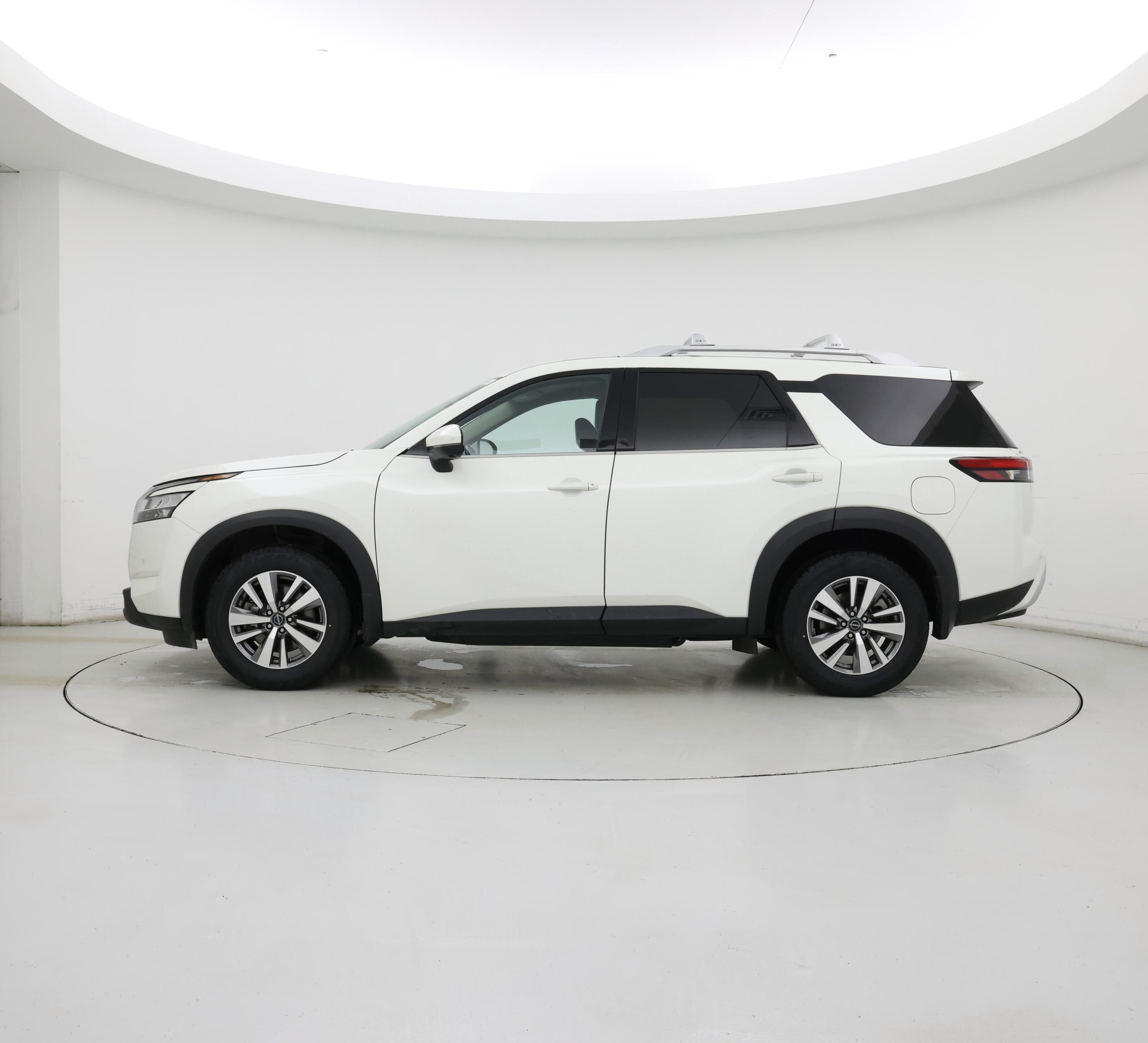 Thumbnail: 2022 Nissan Pathfinder - 3