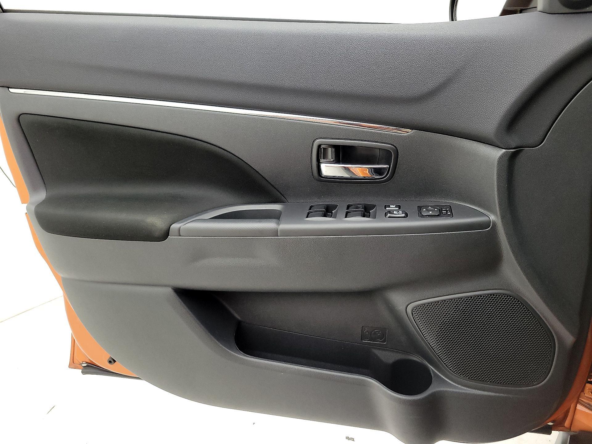 Thumbnail: 2023 Mitsubishi Outlander Sport - 12