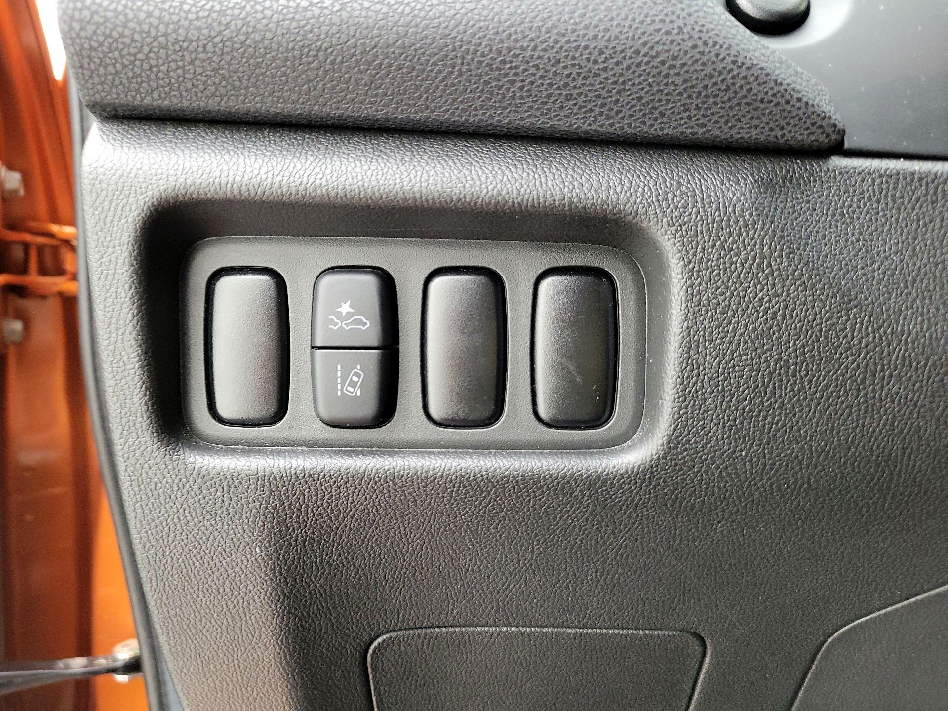 Thumbnail: 2023 Mitsubishi Outlander Sport - 13