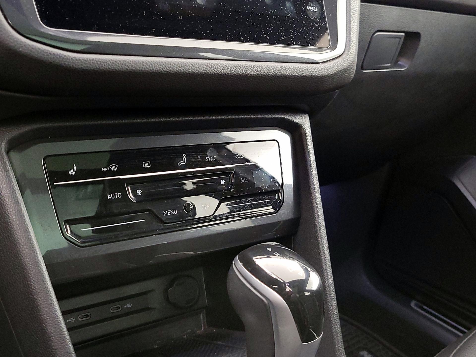 Thumbnail: 2022 Volkswagen Tiguan - 17