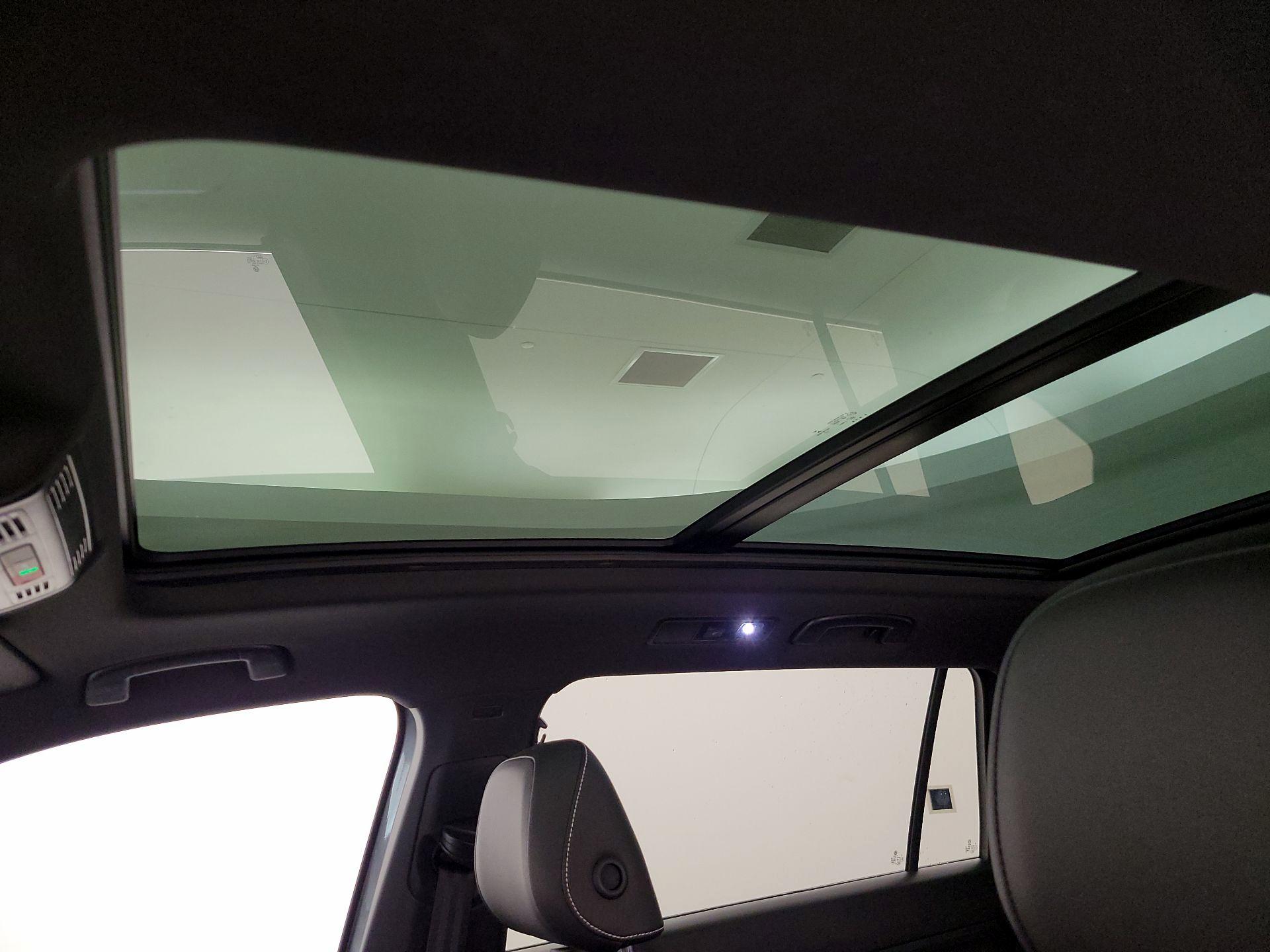 Thumbnail: 2022 Volkswagen Tiguan - 20