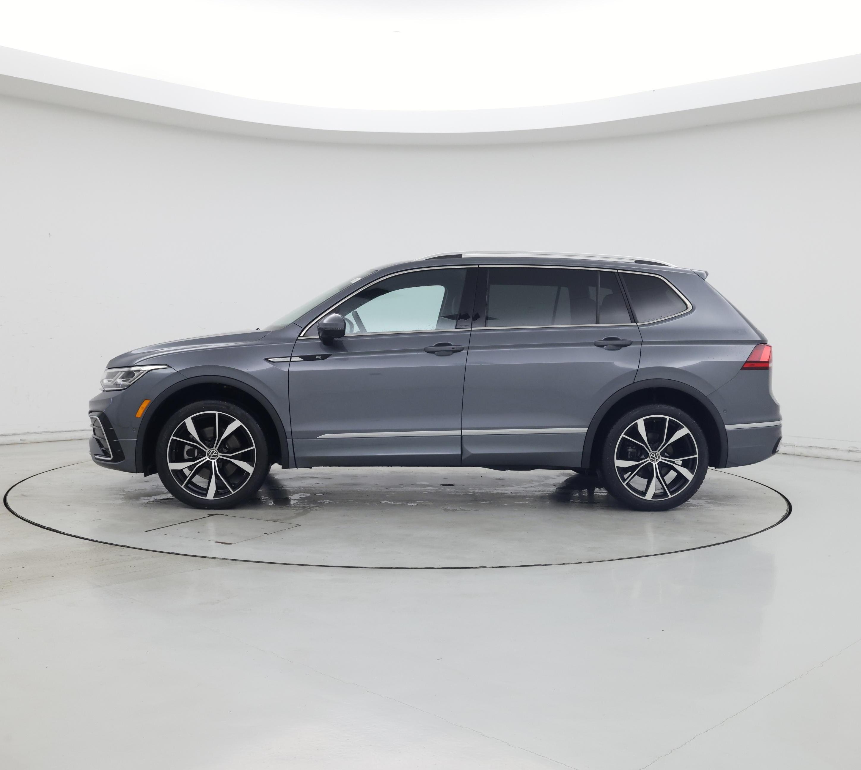 Thumbnail: 2022 Volkswagen Tiguan - 3