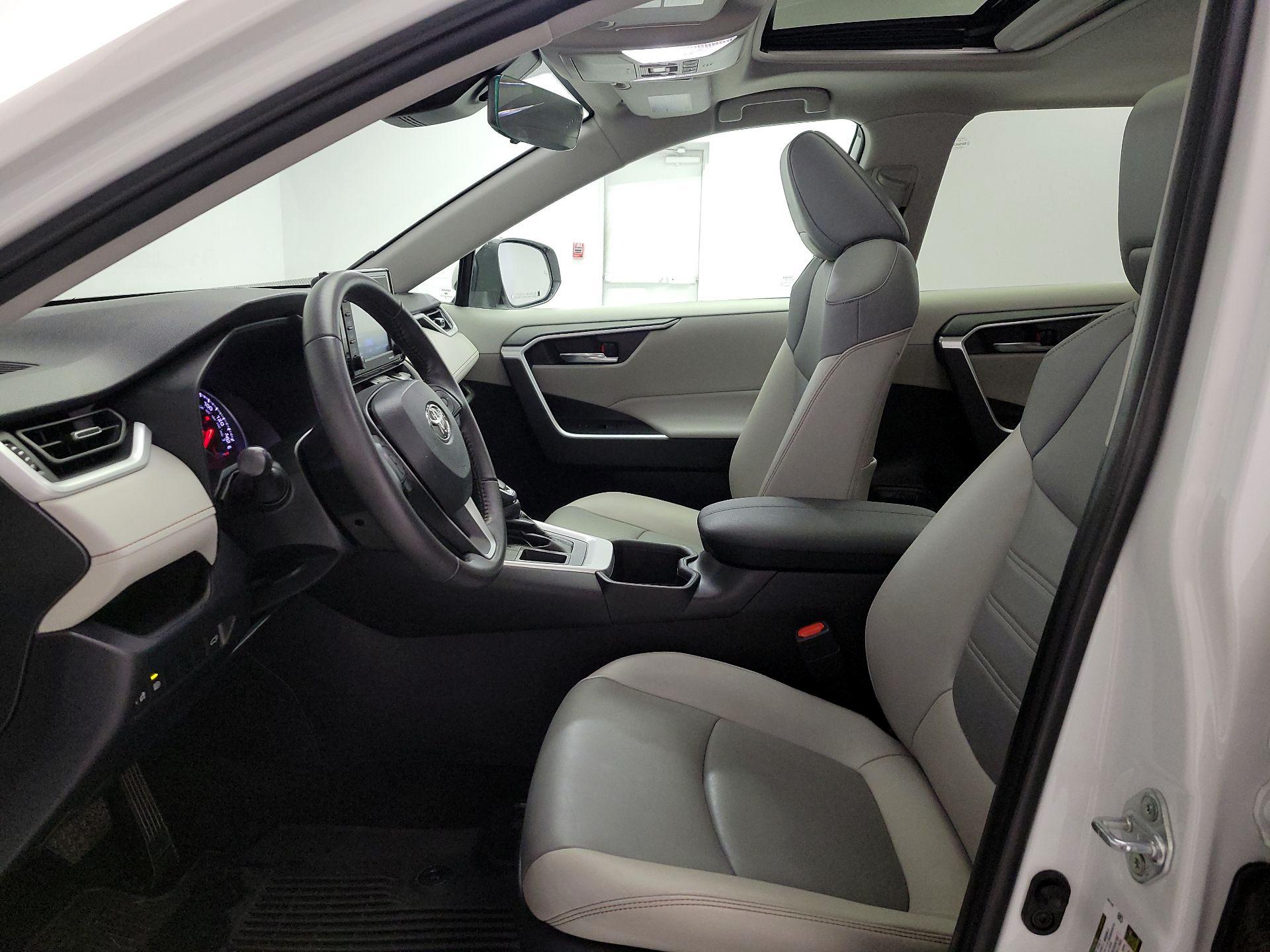 Thumbnail: 2022 Toyota RAV4 - 11