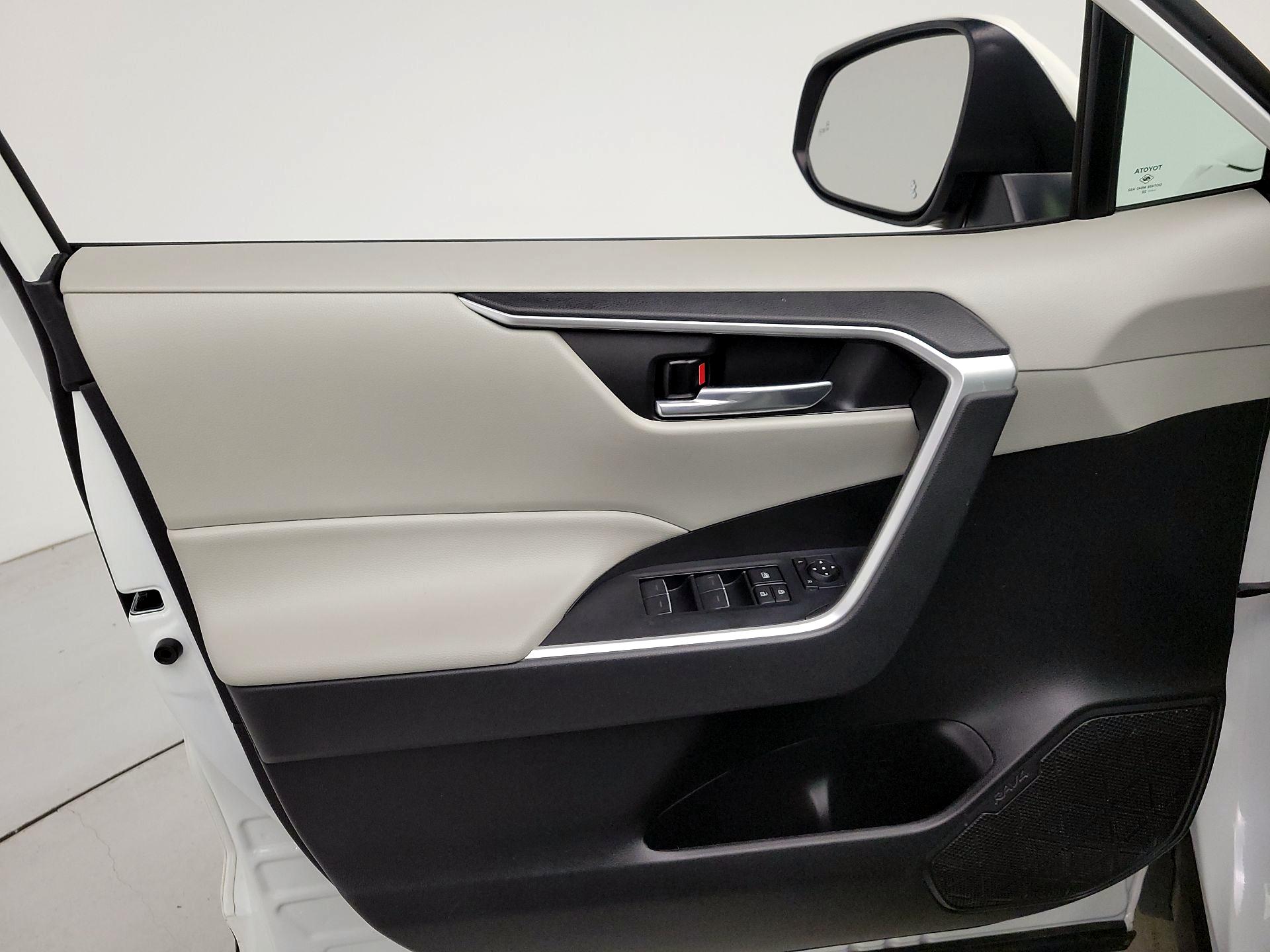 Thumbnail: 2022 Toyota RAV4 - 12