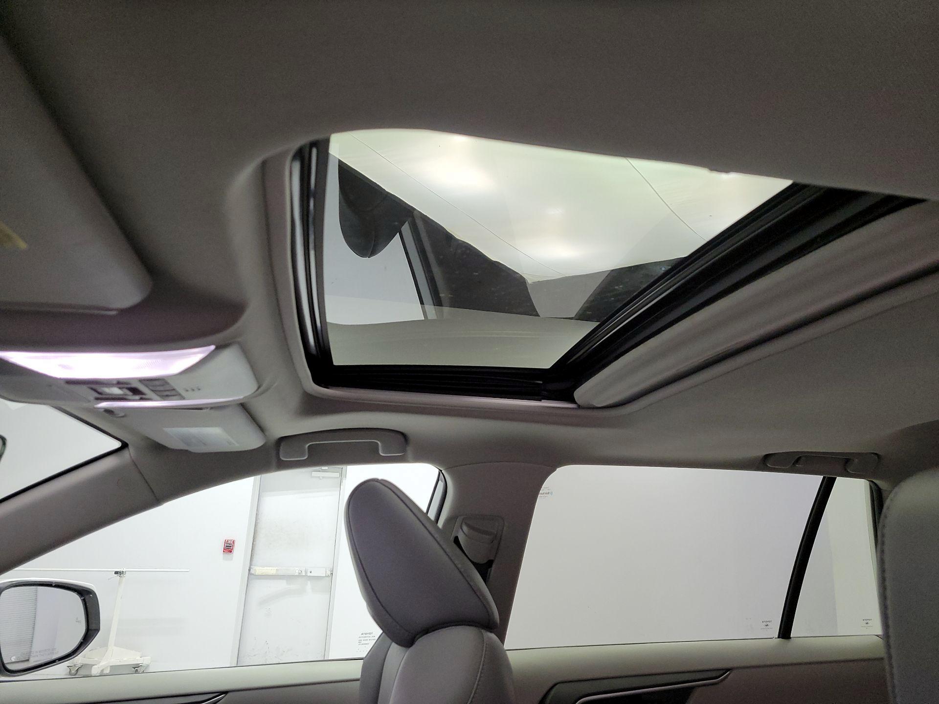 Thumbnail: 2022 Toyota RAV4 - 19