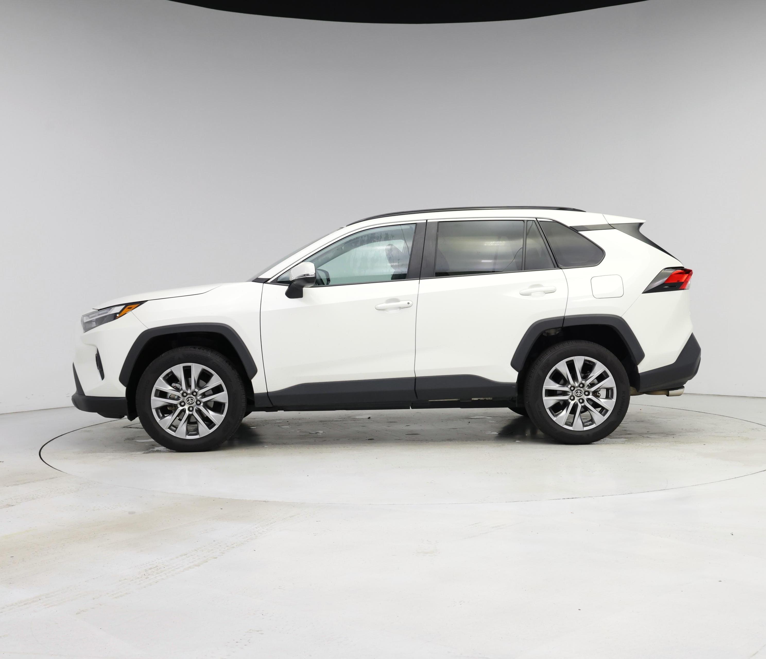 Thumbnail: 2022 Toyota RAV4 - 3