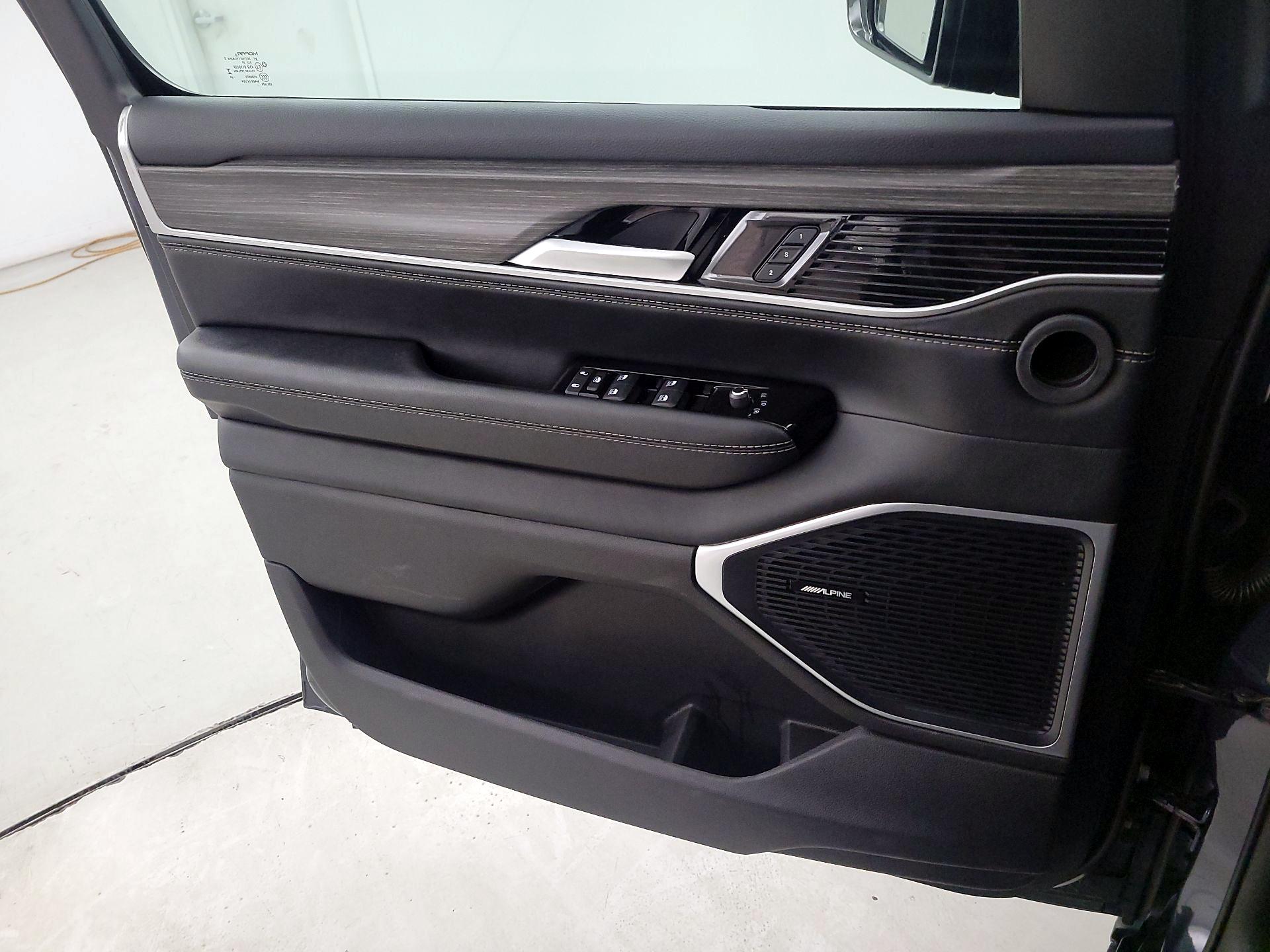 Thumbnail: 2024 Jeep Wagoneer - 12