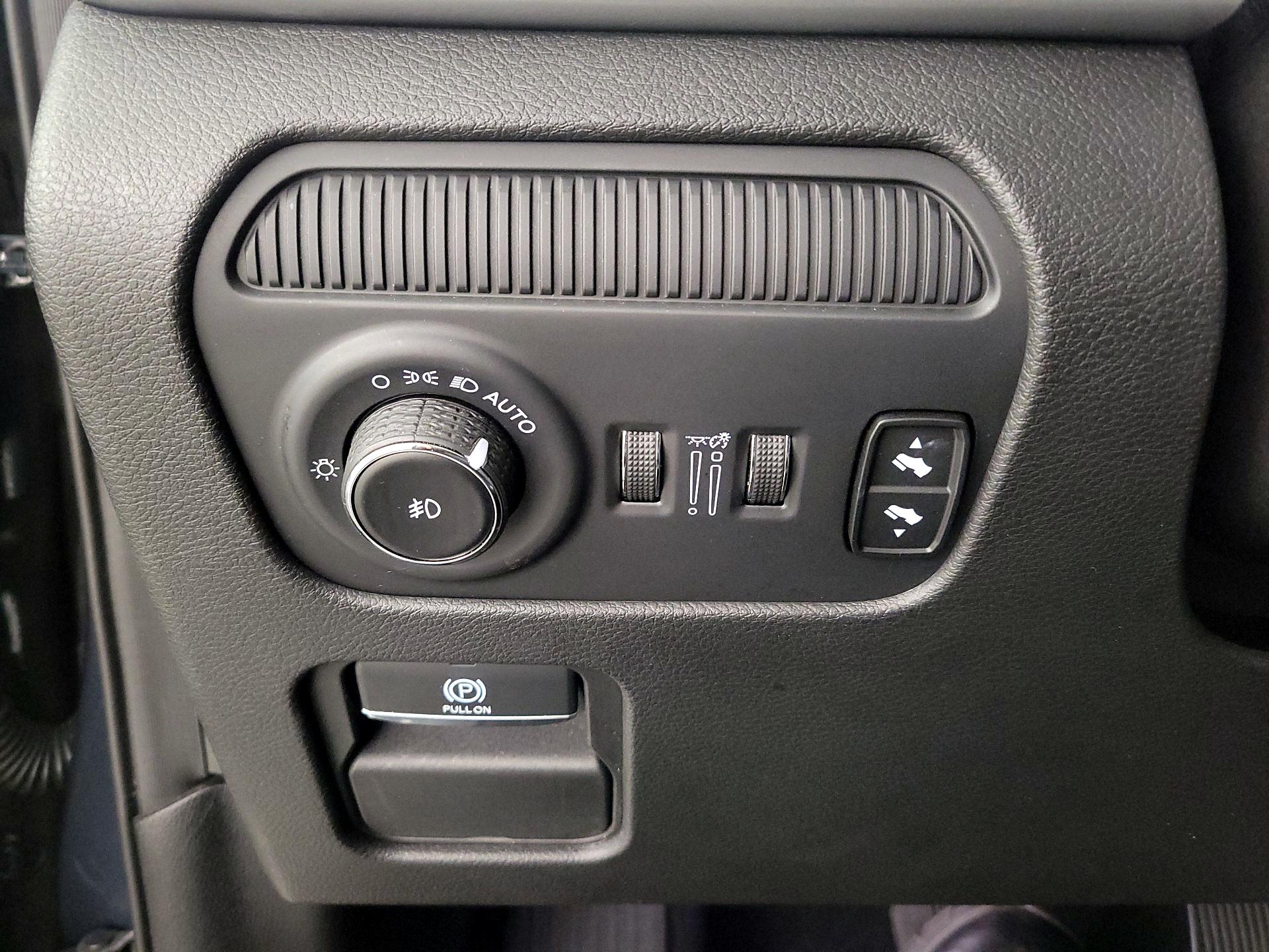 Thumbnail: 2024 Jeep Wagoneer - 13