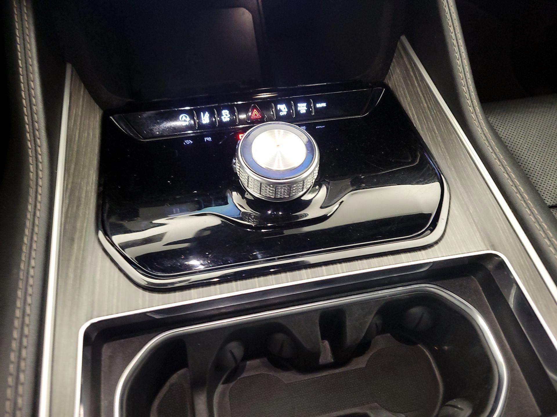 Thumbnail: 2024 Jeep Wagoneer - 18