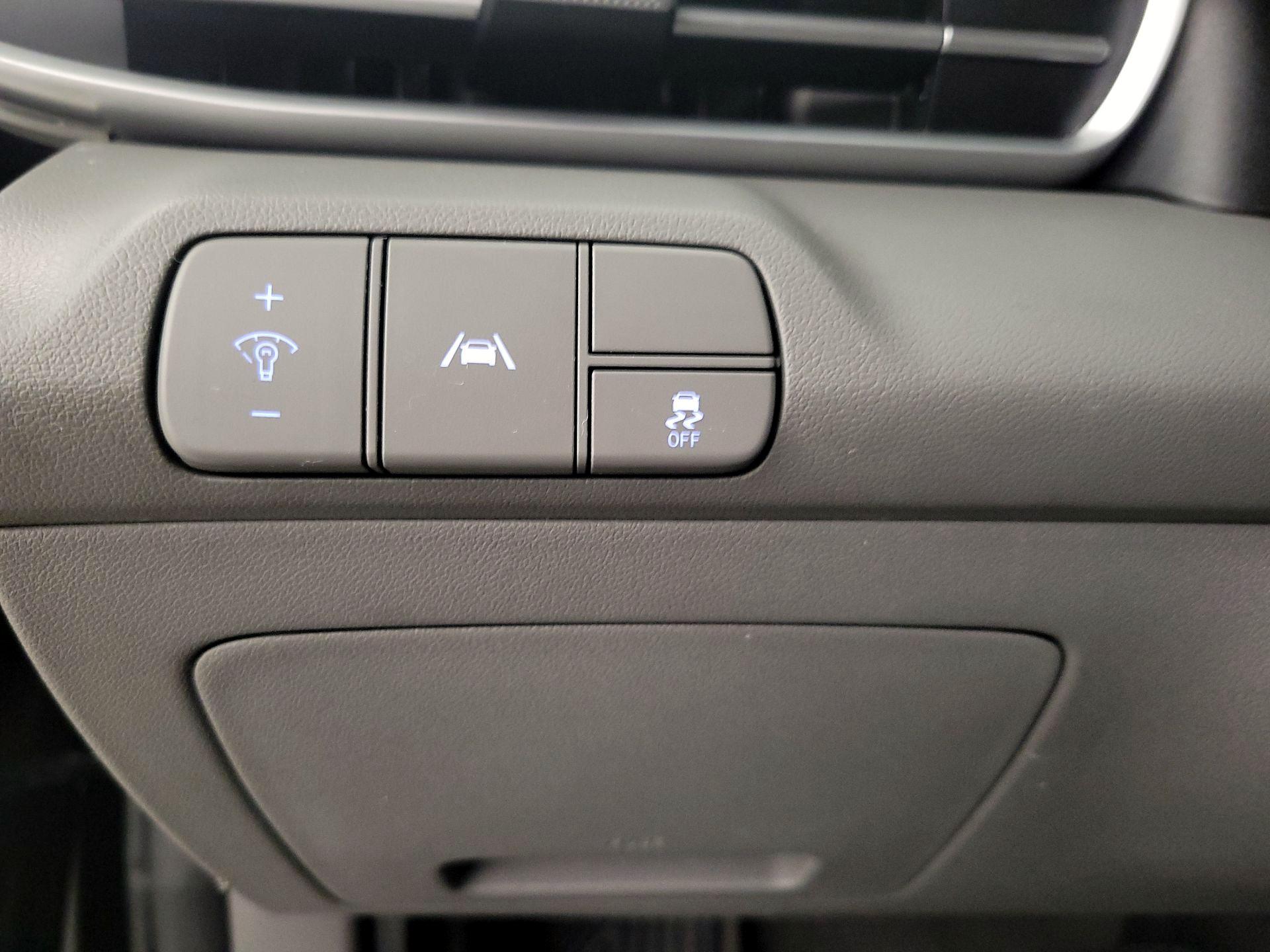 Thumbnail: 2023 Hyundai Elantra - 13