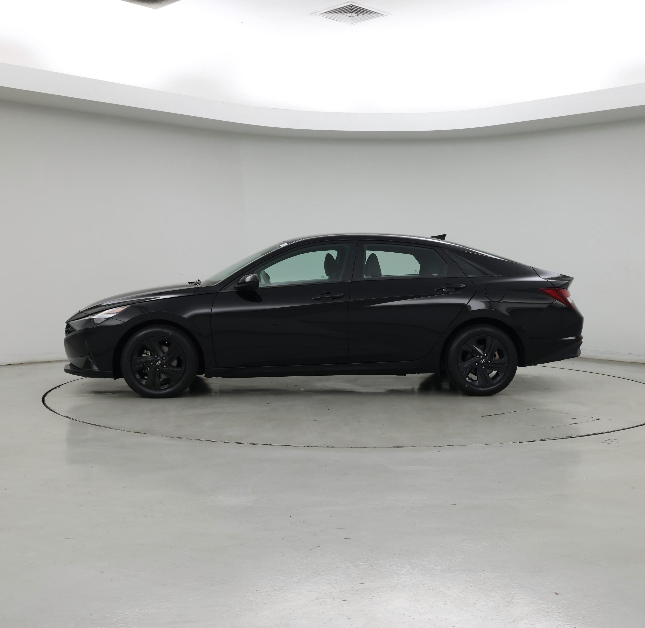 Thumbnail: 2023 Hyundai Elantra - 3