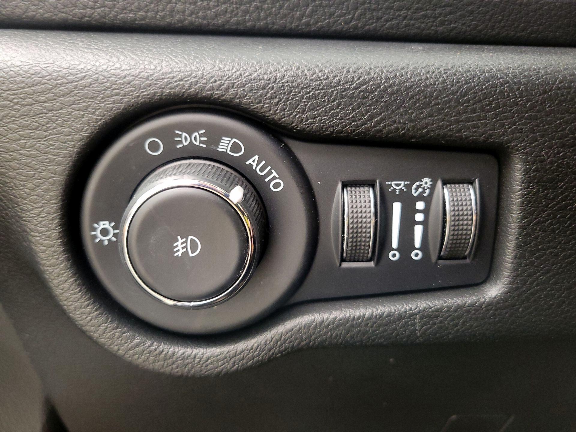 Thumbnail: 2022 Chrysler Pacifica - 13