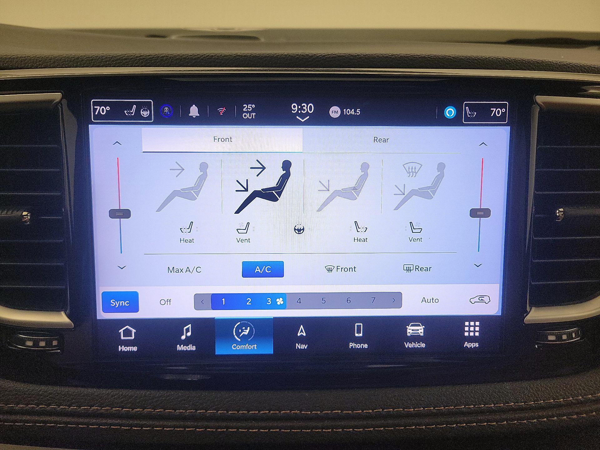 Thumbnail: 2022 Chrysler Pacifica - 17