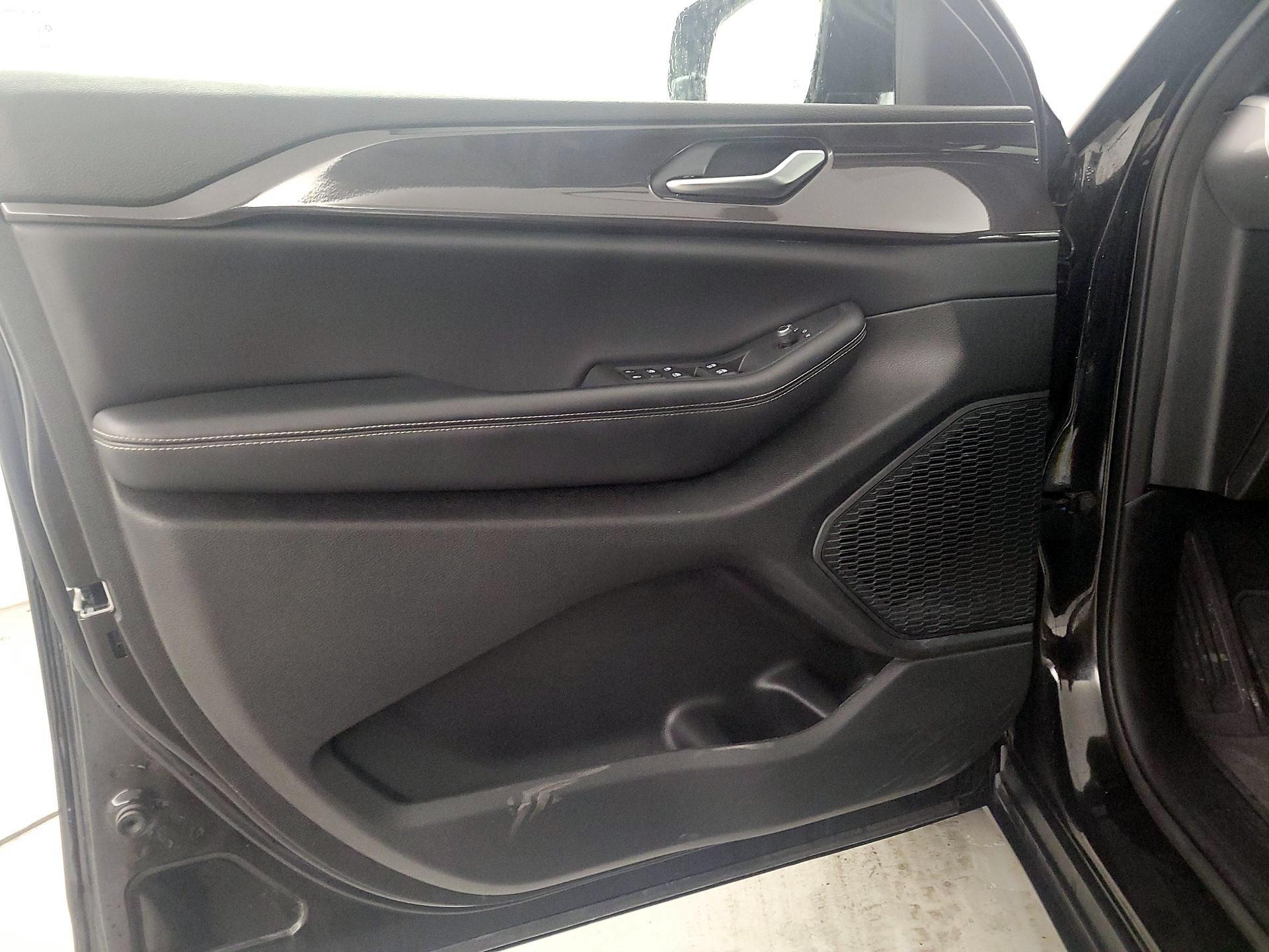 Thumbnail: 2023 Jeep Grand Cherokee - 12