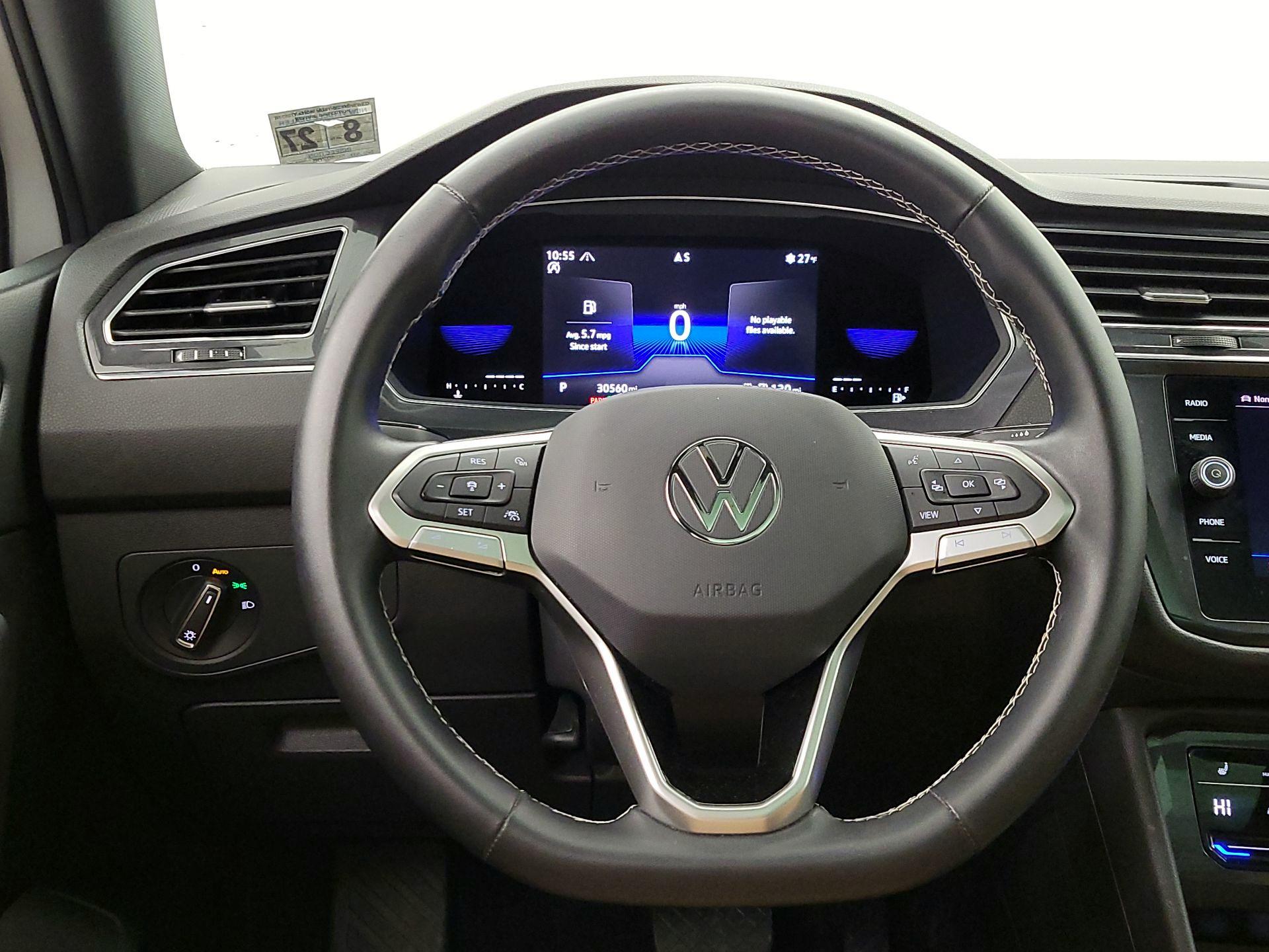 Thumbnail: 2022 Volkswagen Tiguan - 10