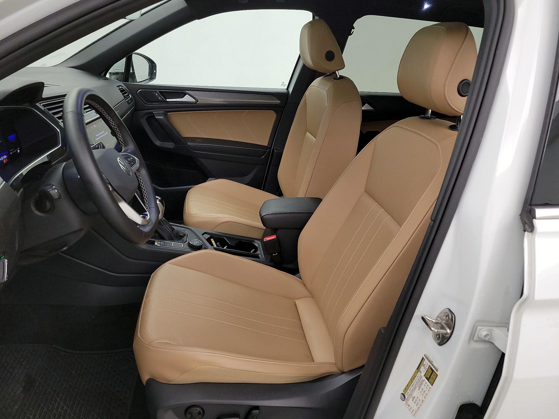 Thumbnail: 2022 Volkswagen Tiguan - 11