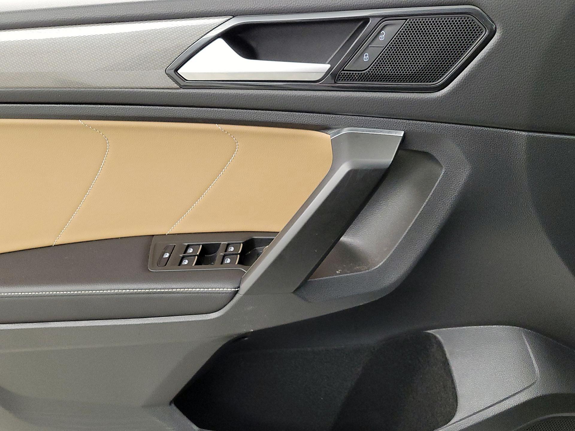 Thumbnail: 2022 Volkswagen Tiguan - 12