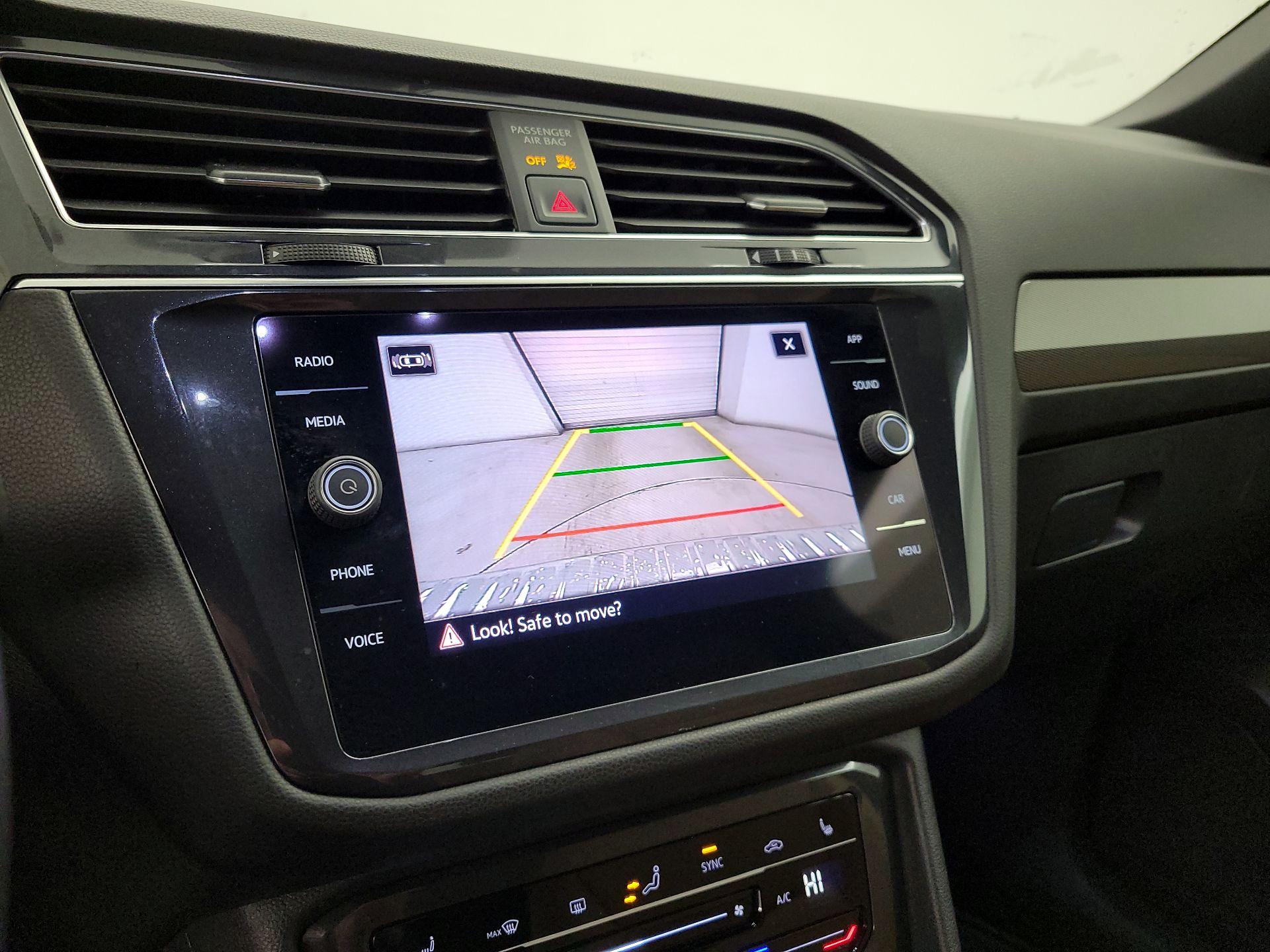 Thumbnail: 2022 Volkswagen Tiguan - 15