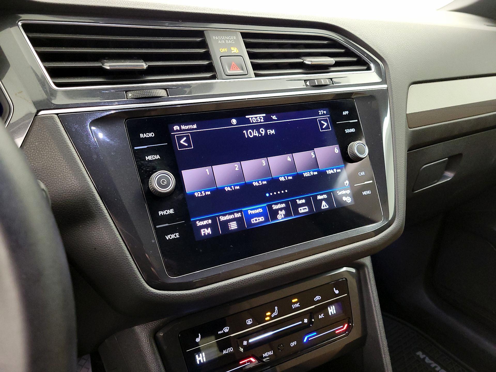 Thumbnail: 2022 Volkswagen Tiguan - 16