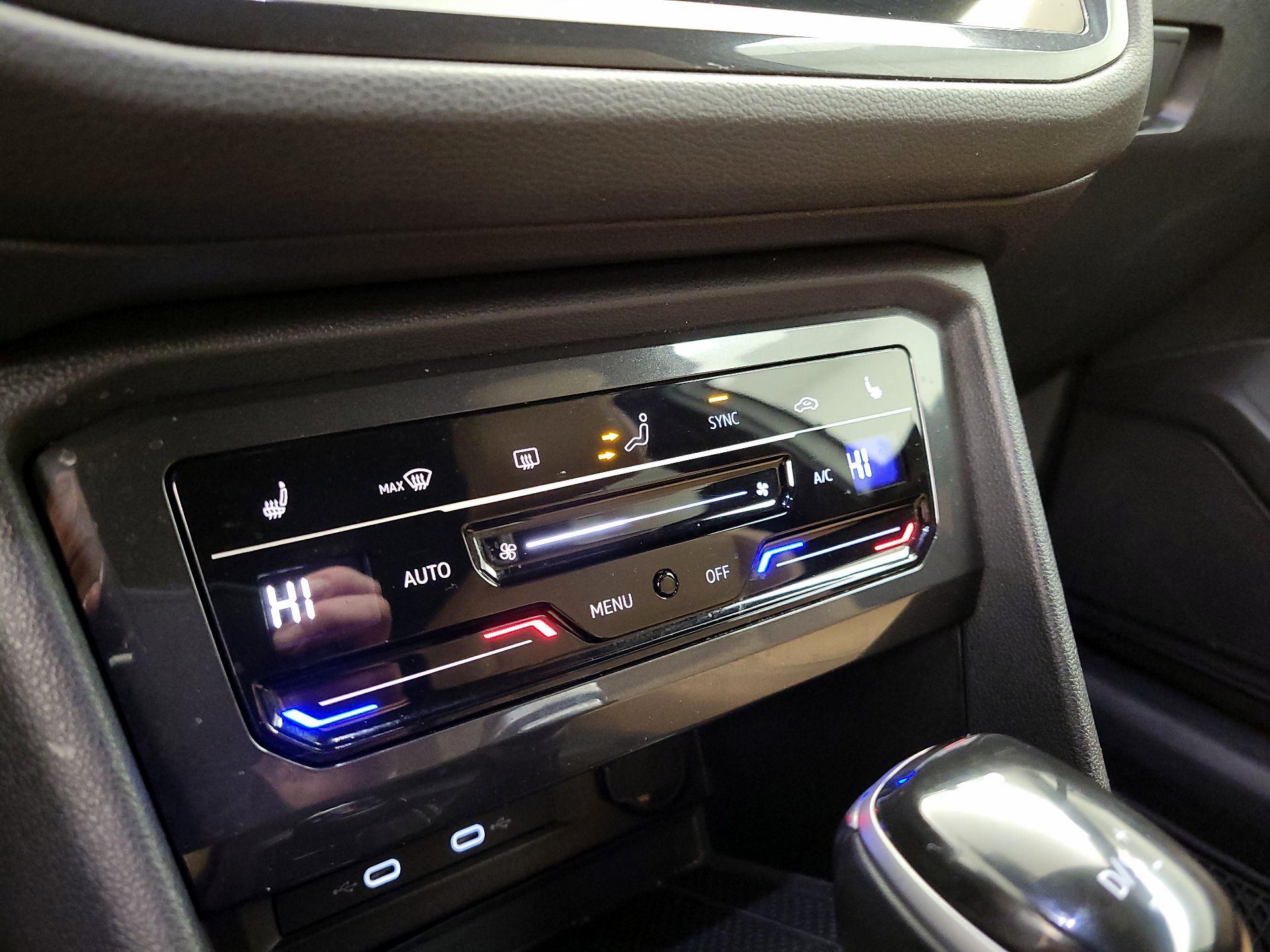 Thumbnail: 2022 Volkswagen Tiguan - 17