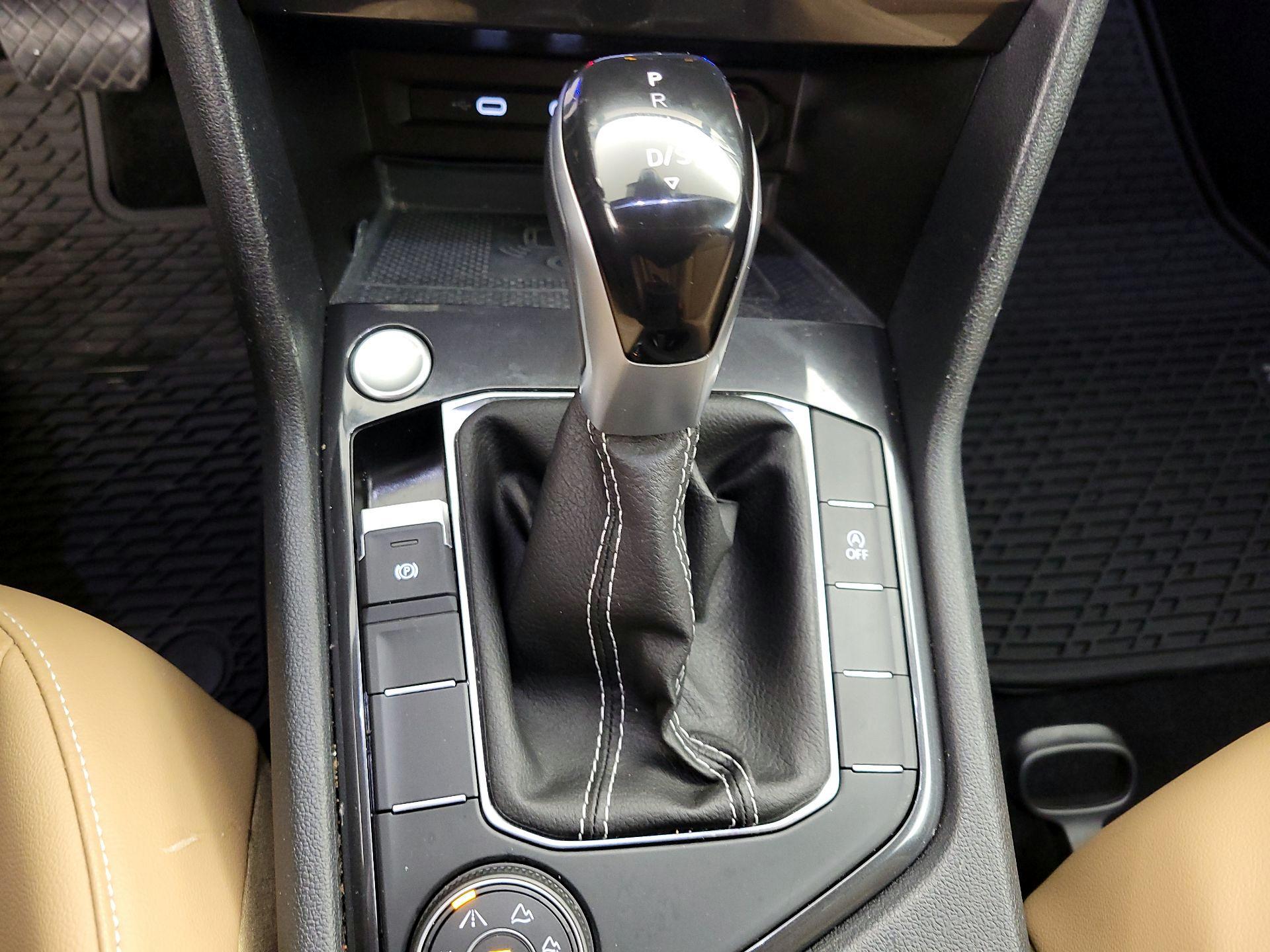 Thumbnail: 2022 Volkswagen Tiguan - 18