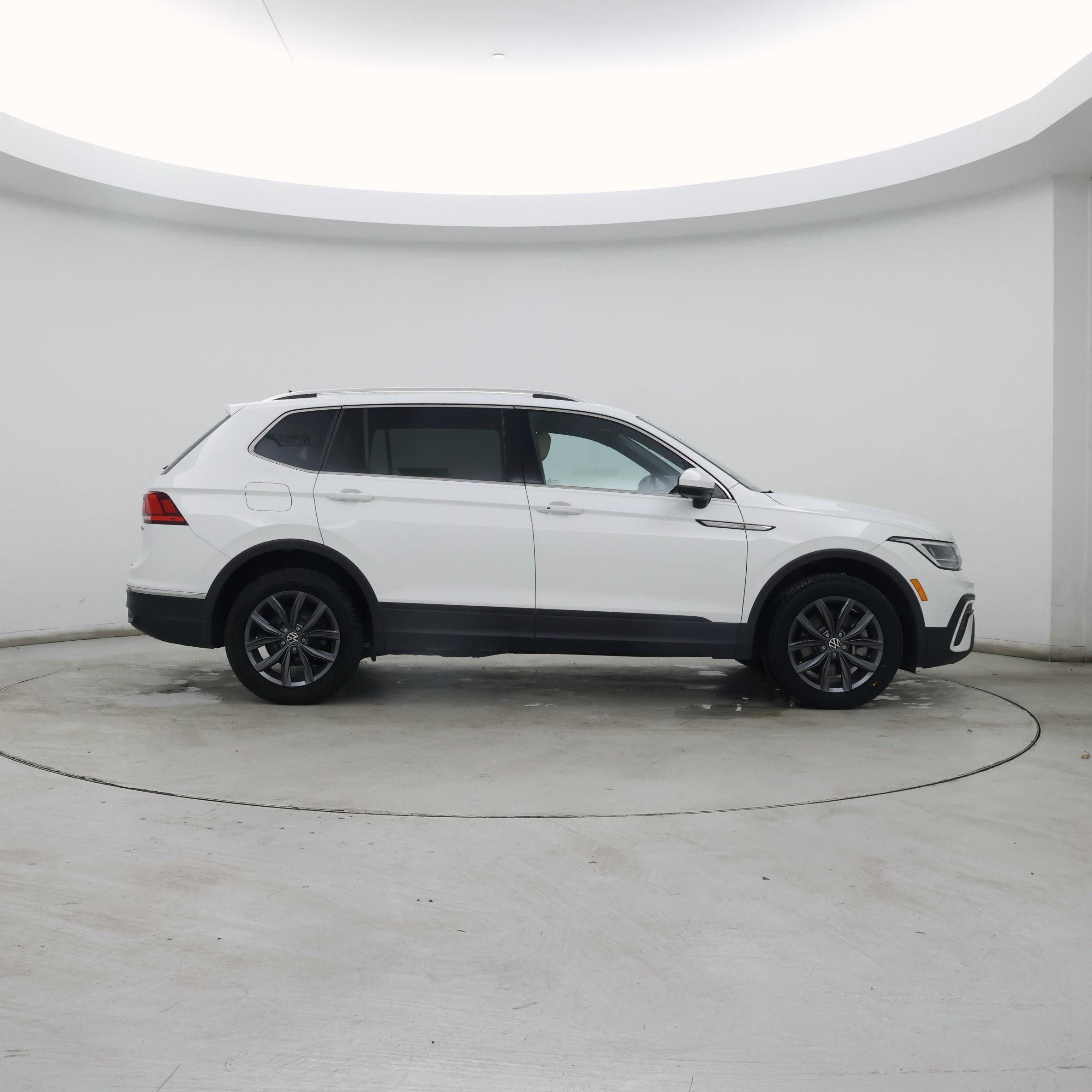 Thumbnail: 2022 Volkswagen Tiguan - 7